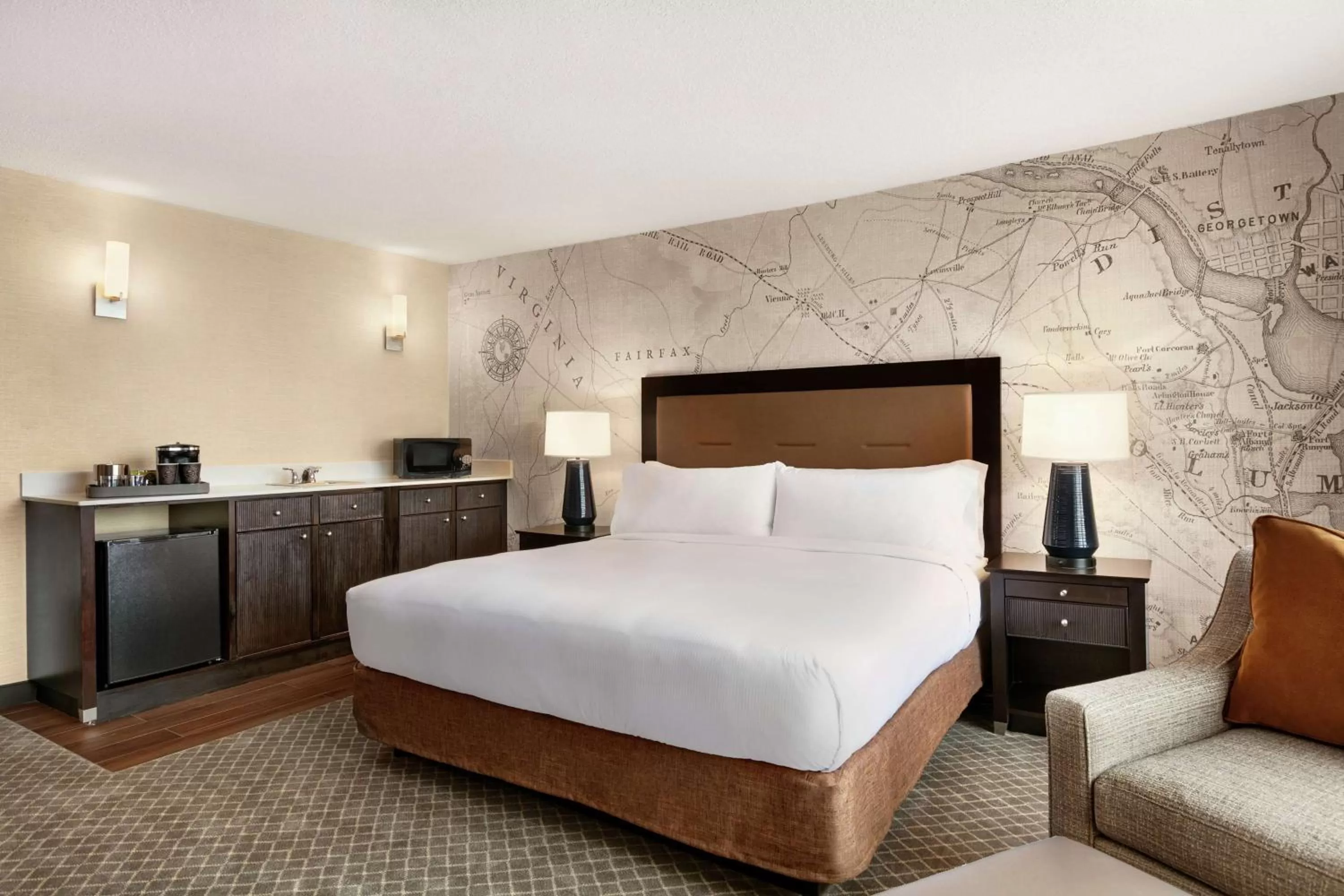 Bedroom, Bed in DoubleTree by Hilton McLean Tysons