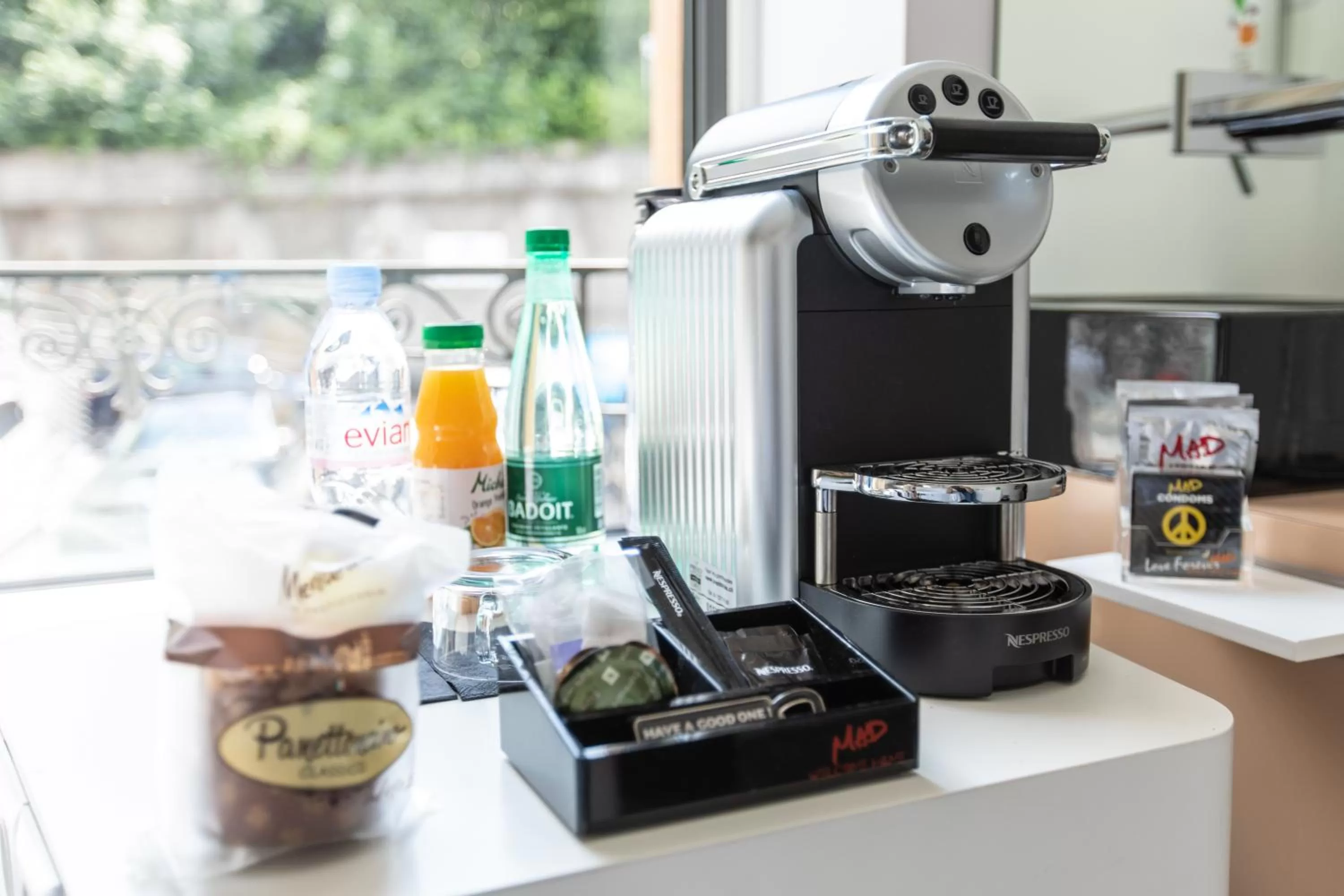 Coffee/tea facilities in ibis Styles Lausanne Center MadHouse