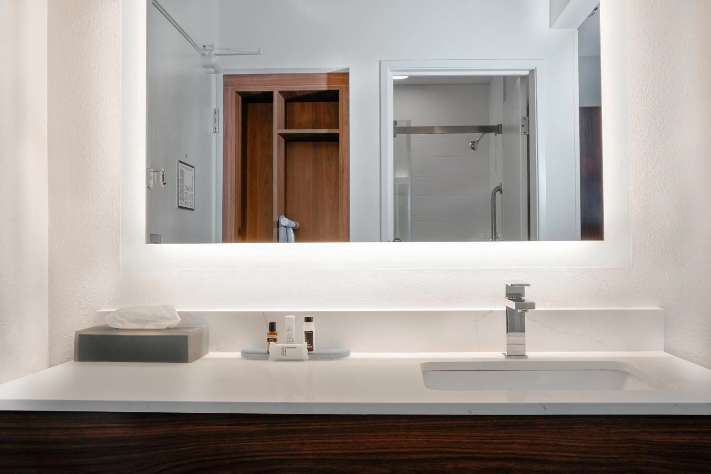 Bathroom in La Quinta by Wyndham Nashville Airport