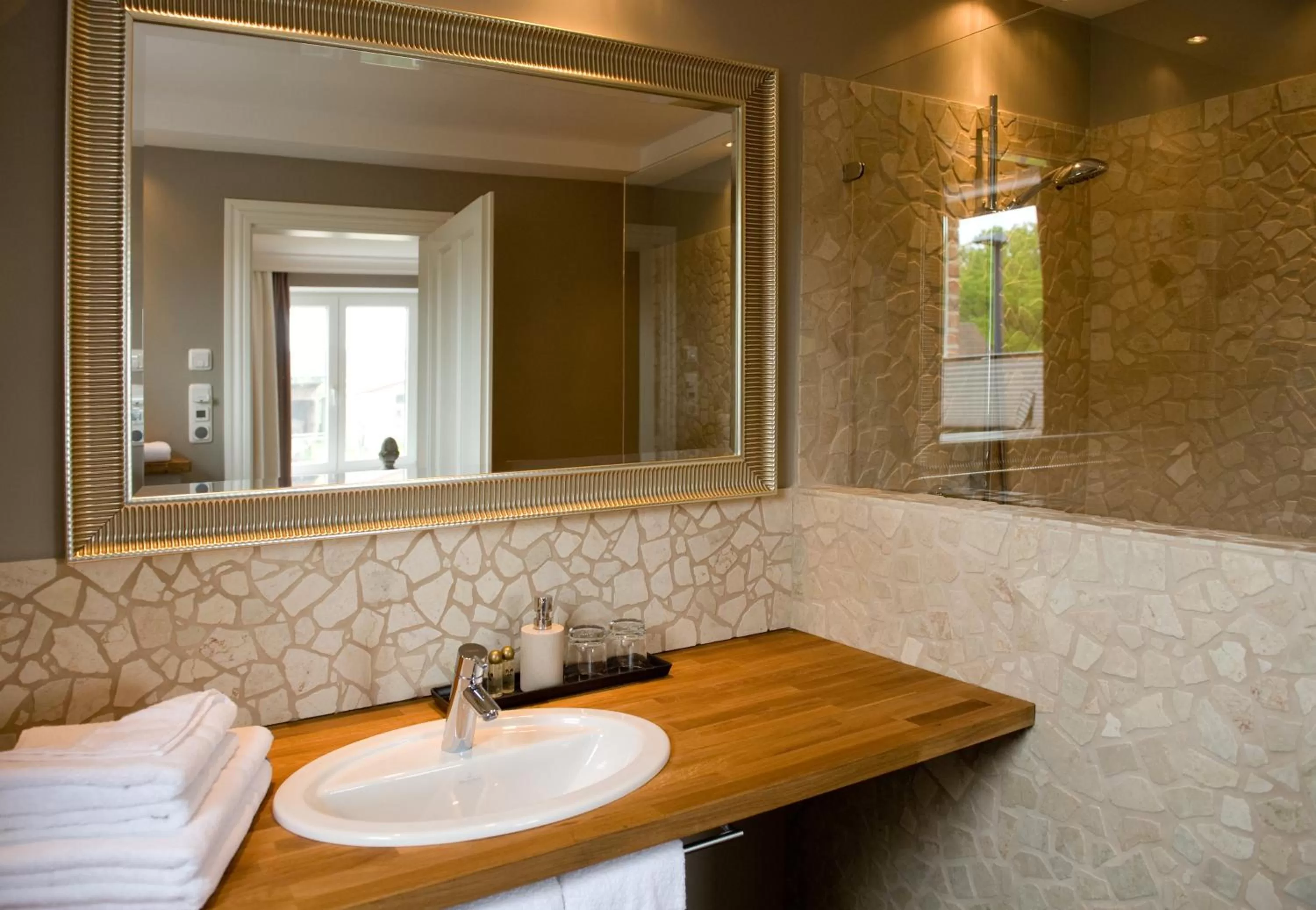 Bathroom in Hotel und Landhaus 'Kastanie'