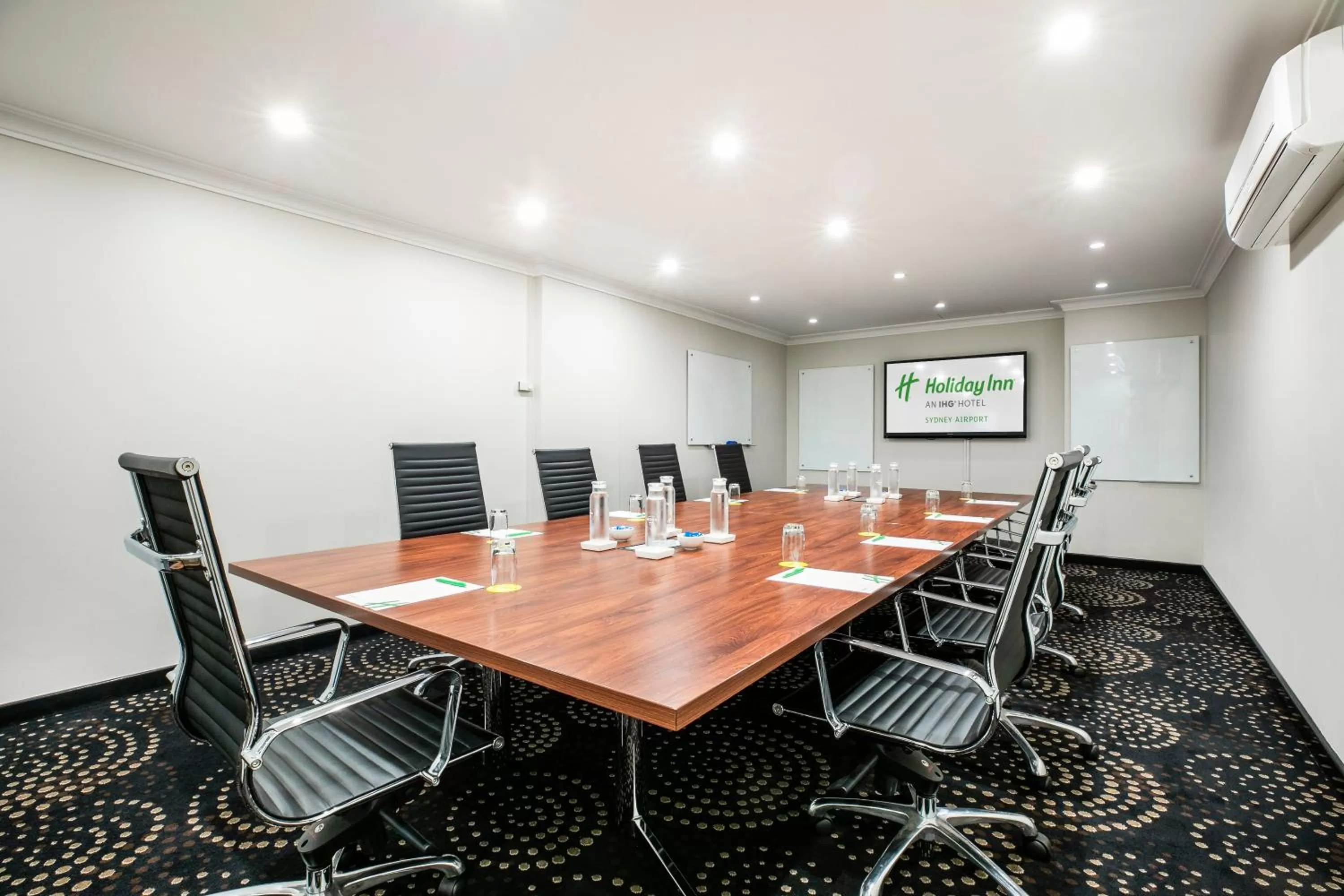 Meeting/conference room in Holiday Inn Sydney Airport, an IHG Hotel