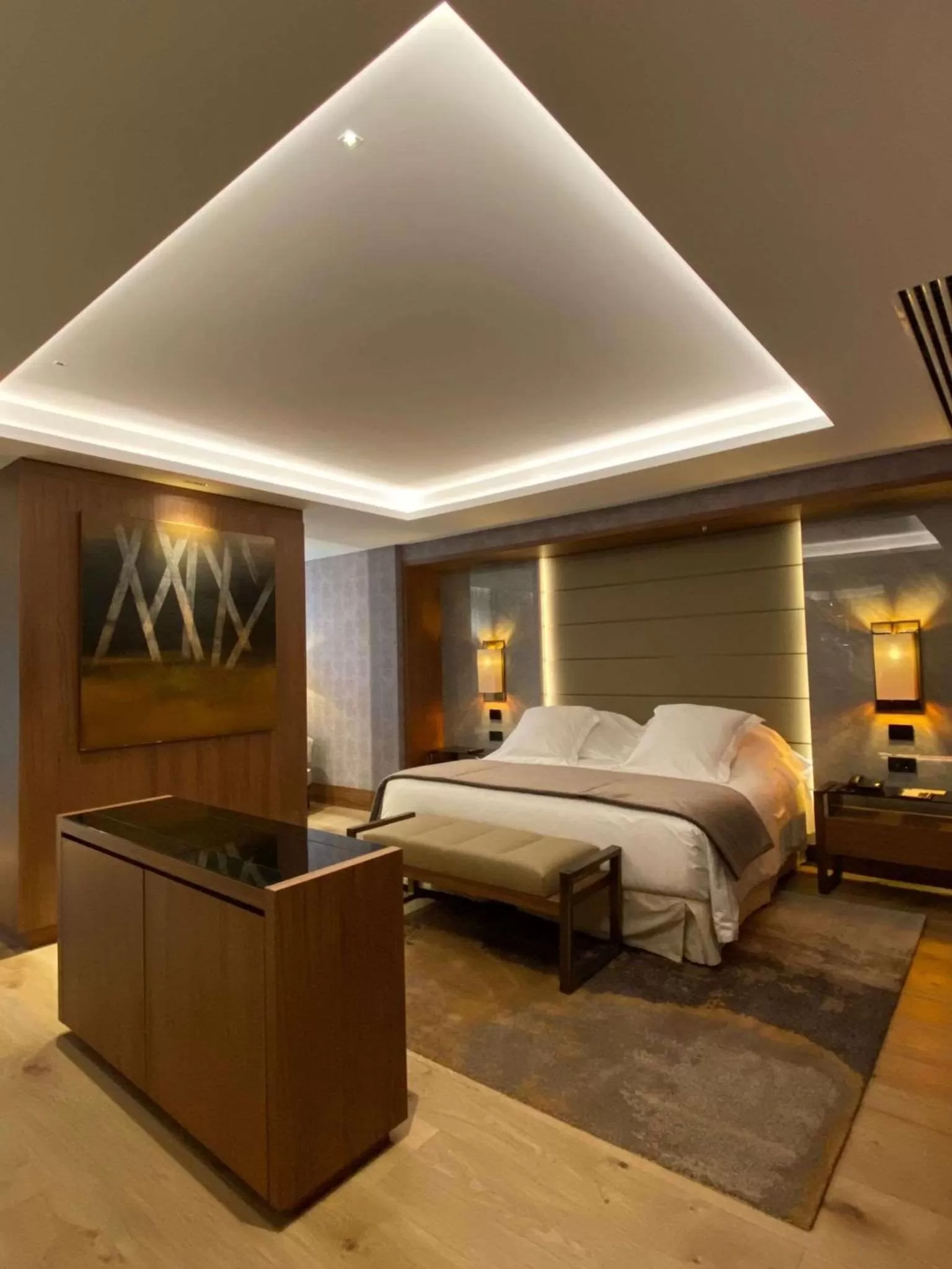 Photo of the whole room, Bed in Wellington Hotel & Spa Madrid