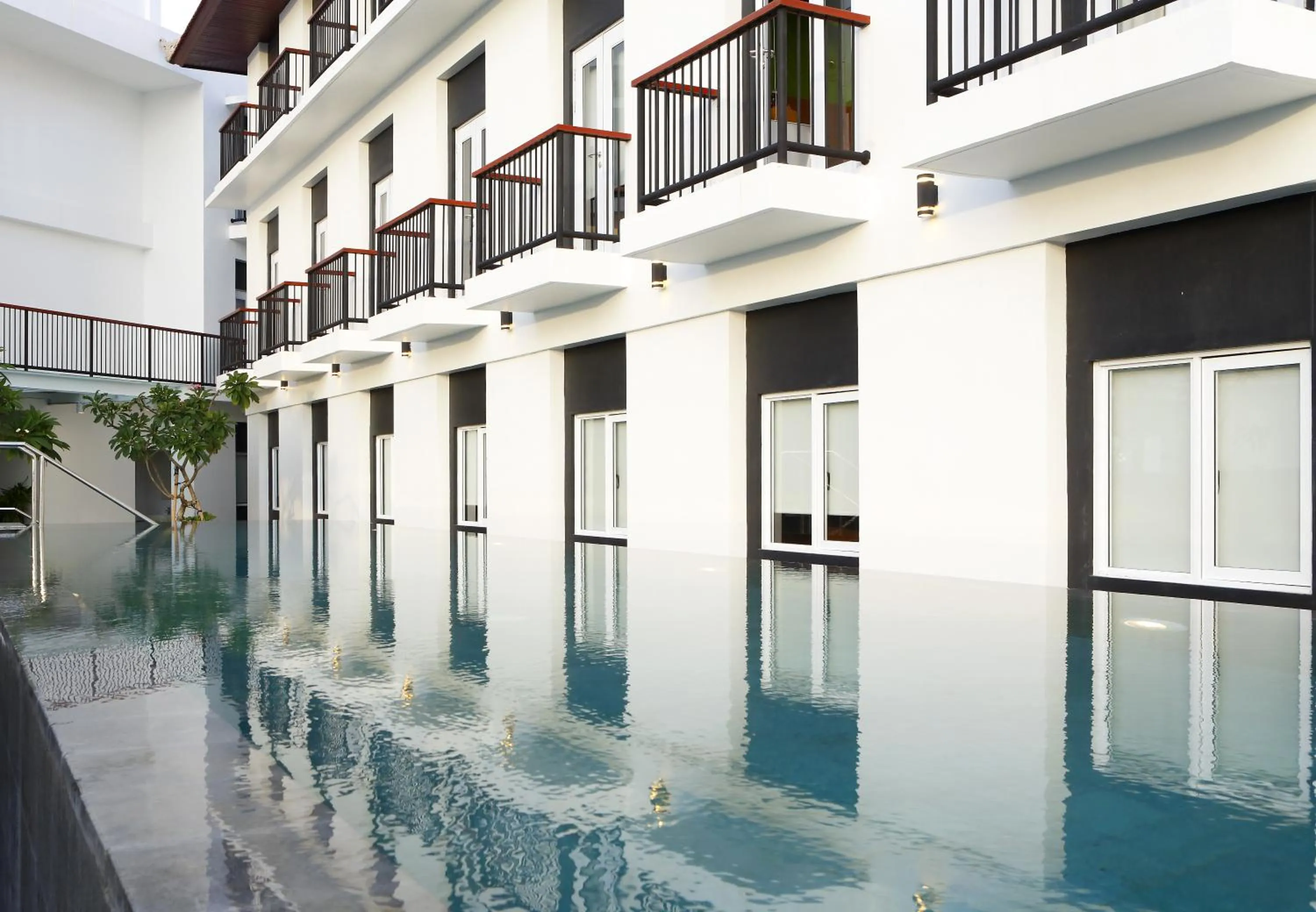 Swimming pool in Amaris Hotel Teuku Umar