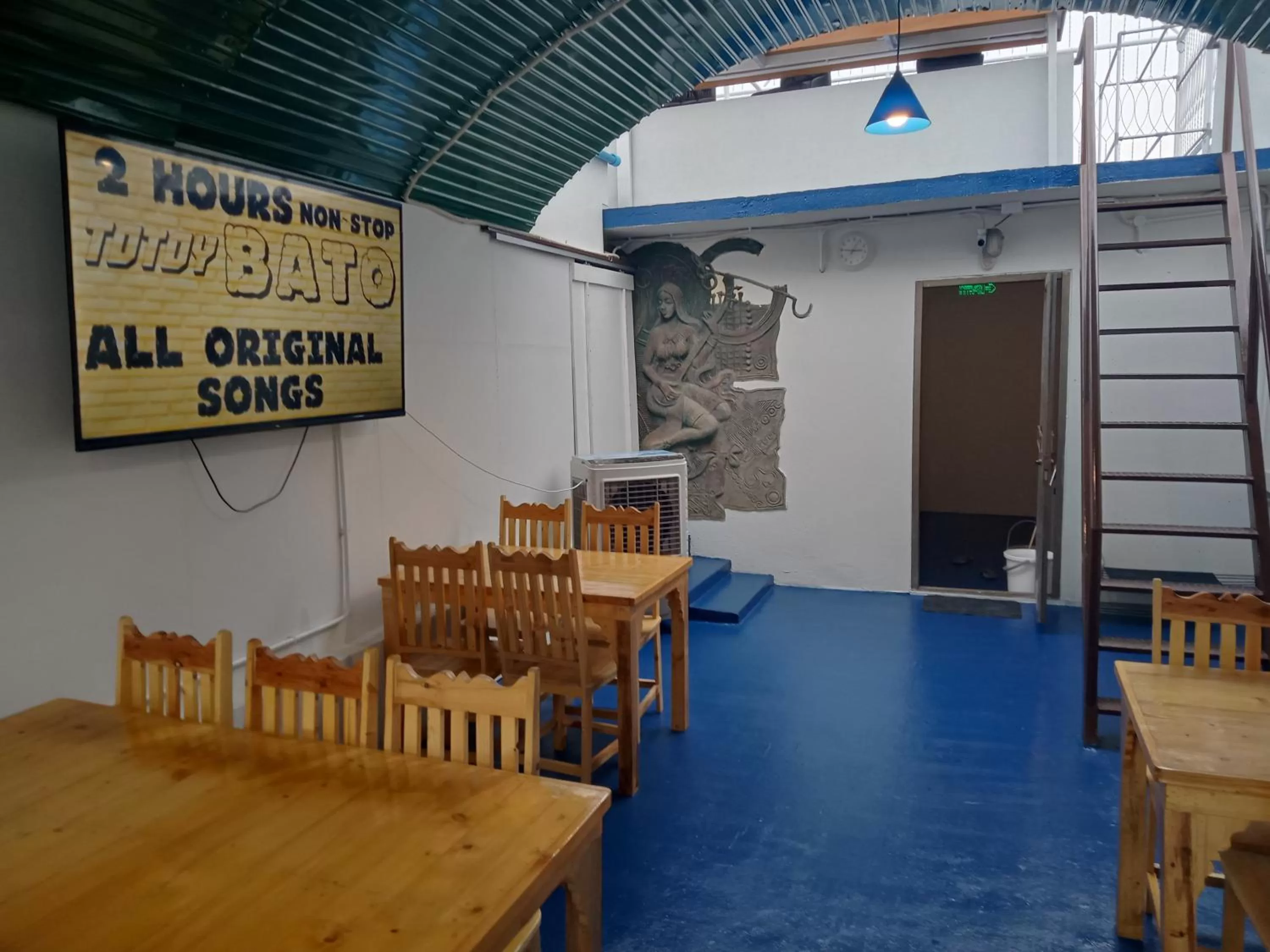 Dining area in Hoft Hostel Bangkok