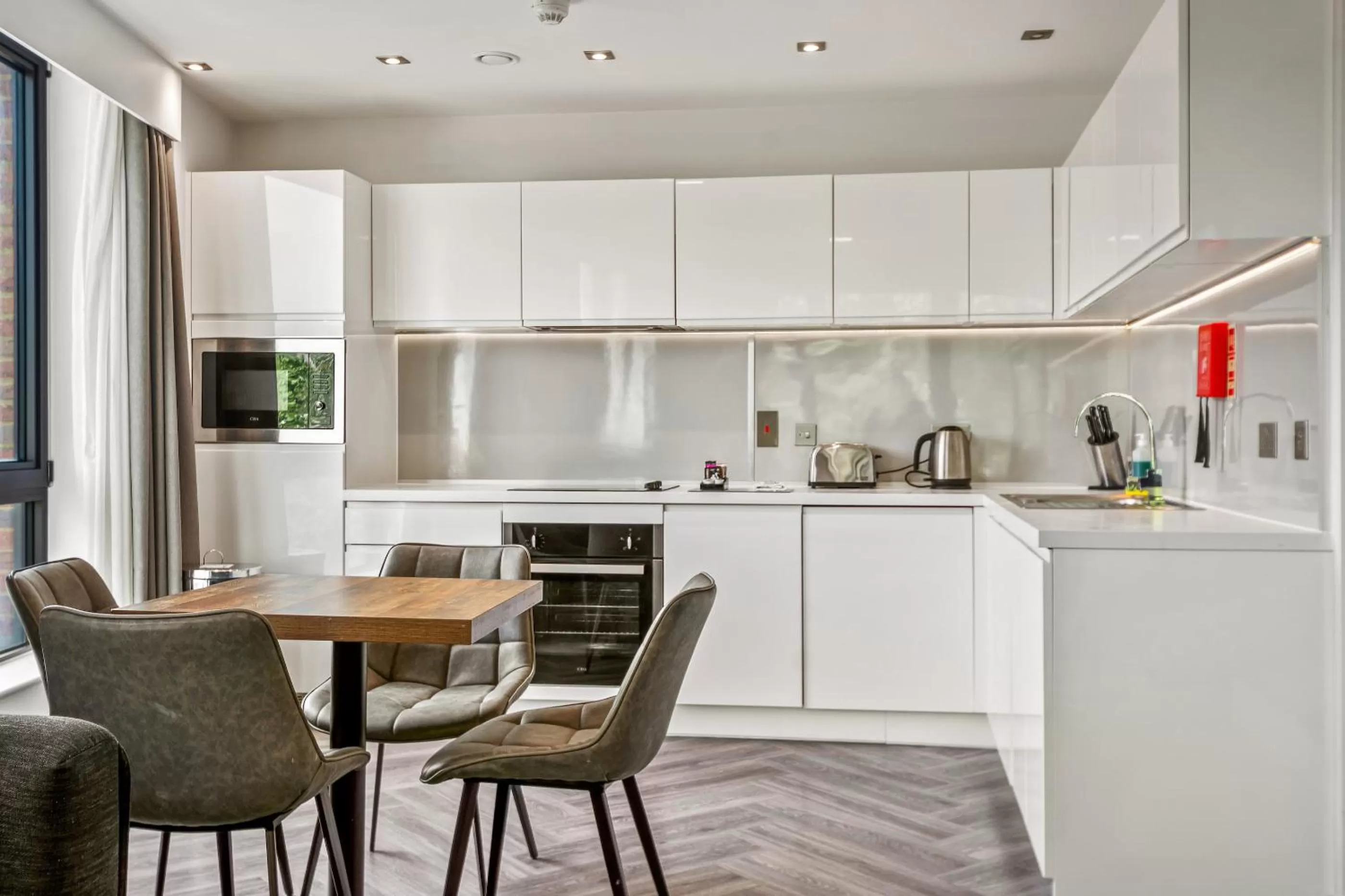 Kitchen or kitchenette in Roomzzz London Stratford
