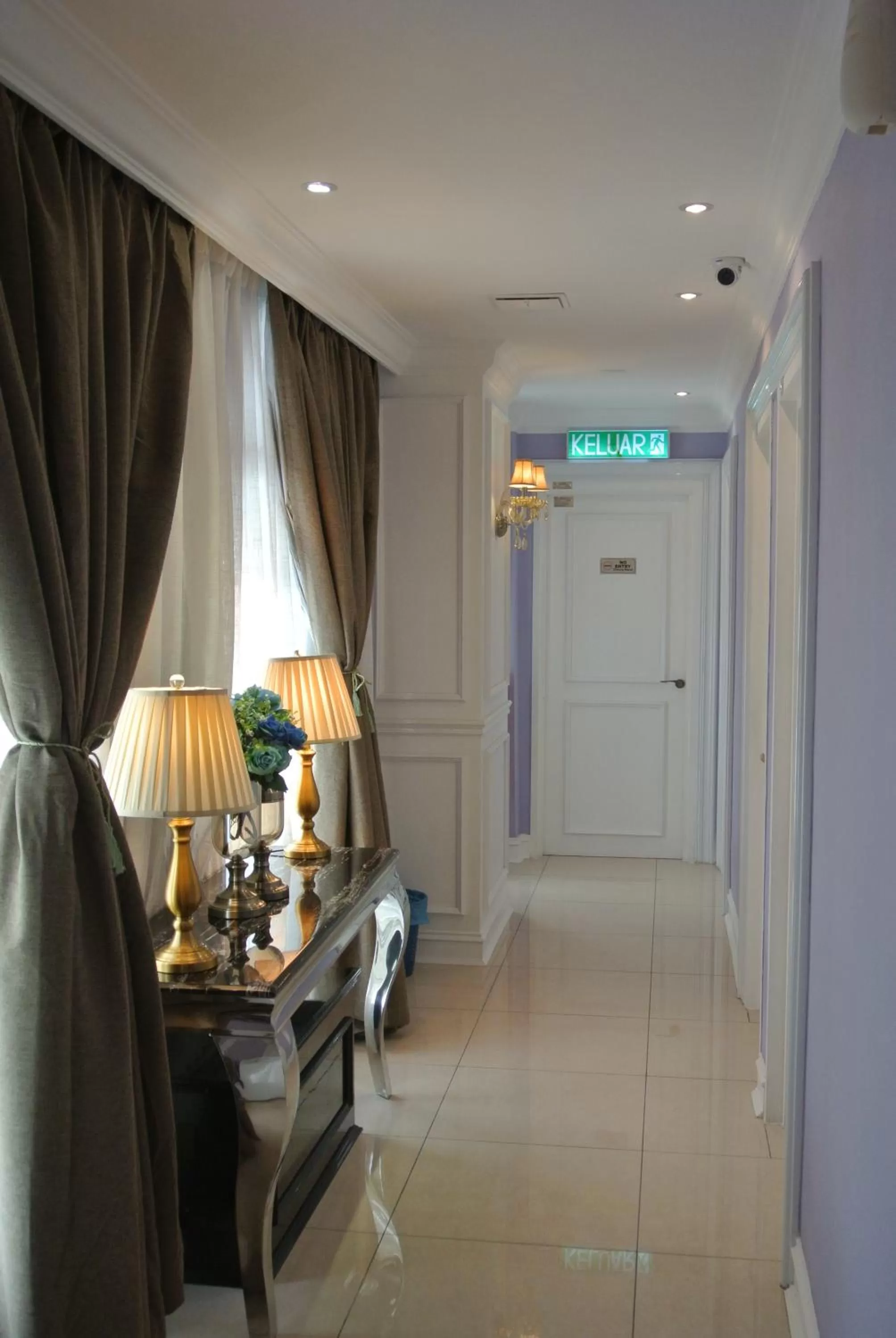 1 Day Car Hotel Station 18