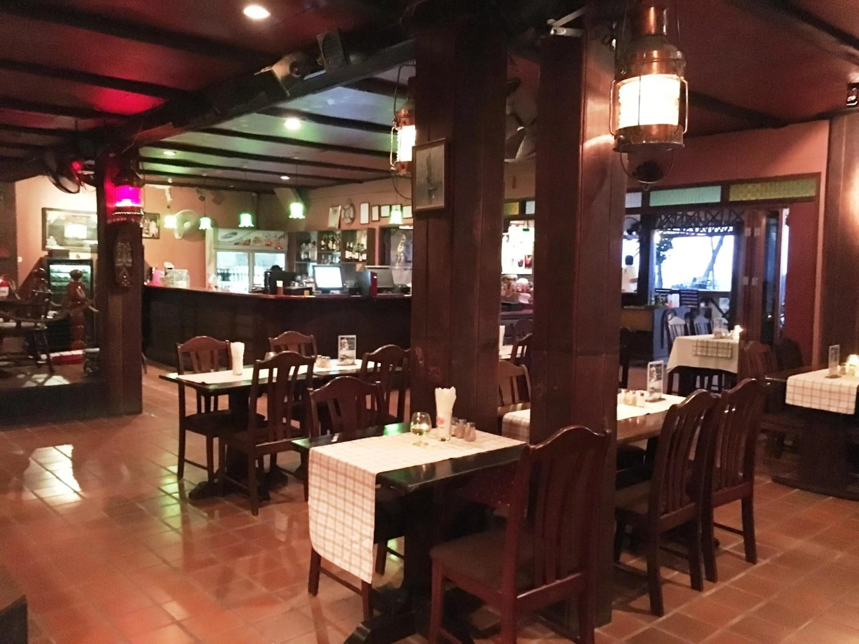 Restaurant/places to eat in Jomtien Boathouse