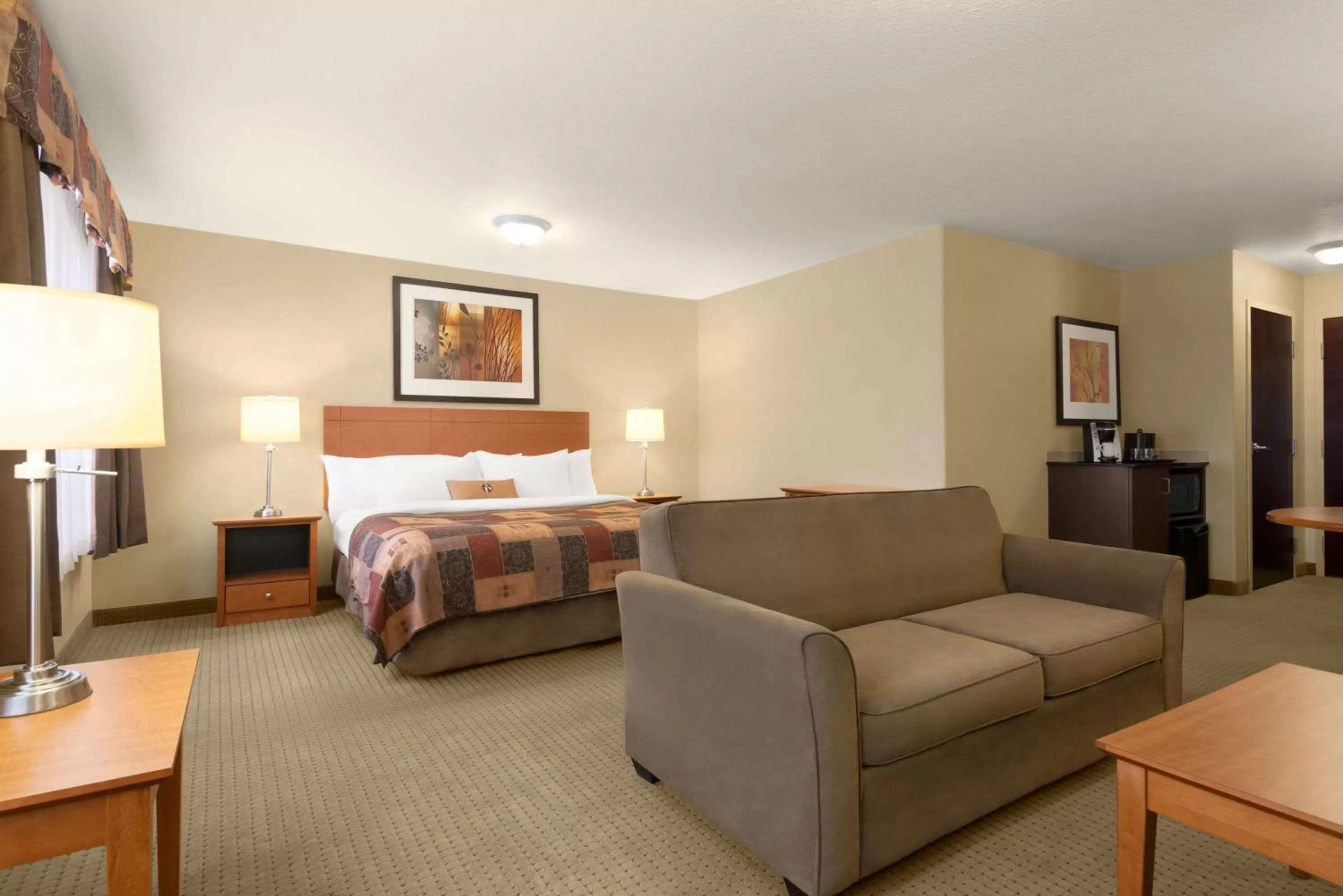 Photo of the whole room in Ramada by Wyndham Drayton Valley