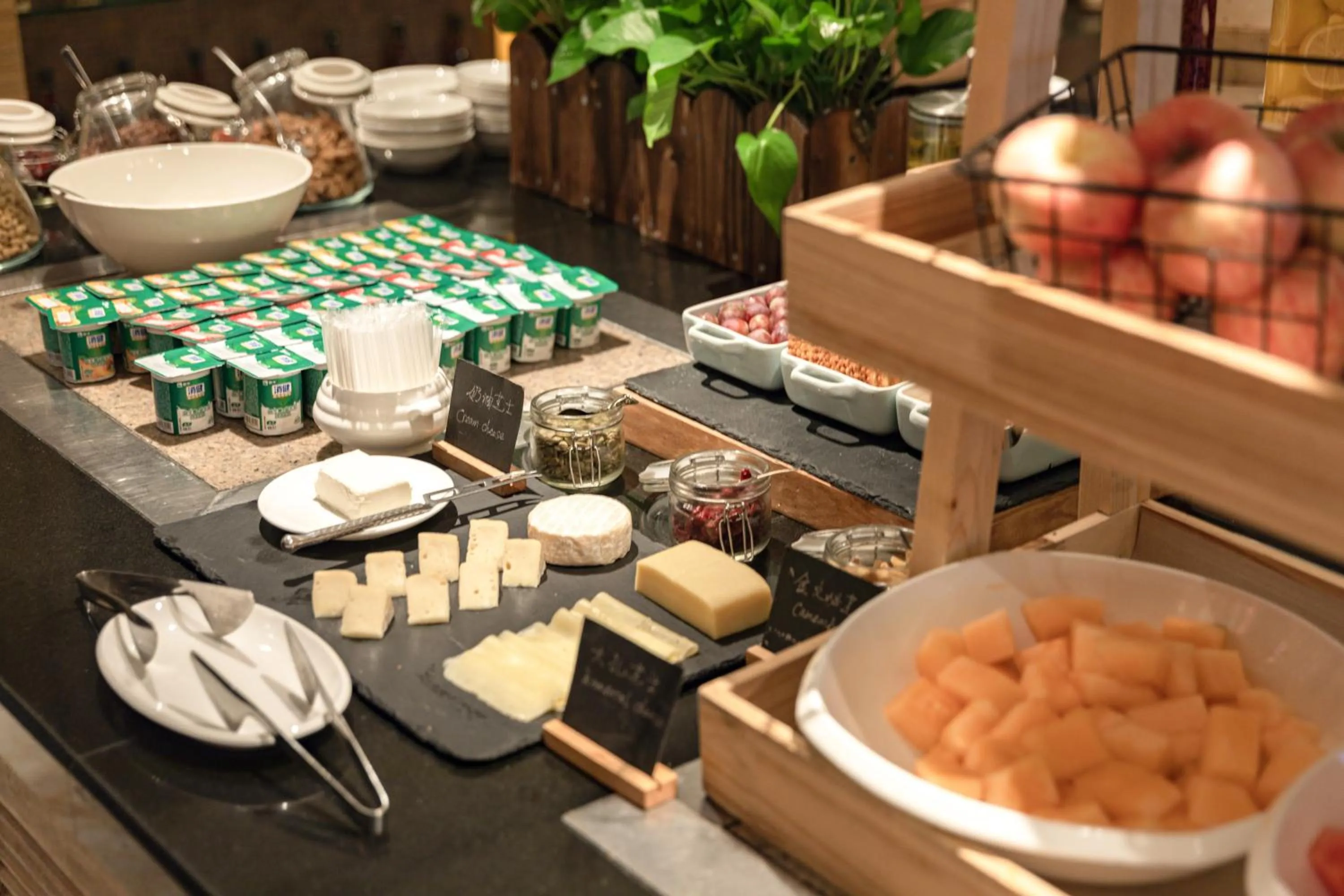 Restaurant/places to eat in Radisson Collection Hotel, Yangtze Shanghai