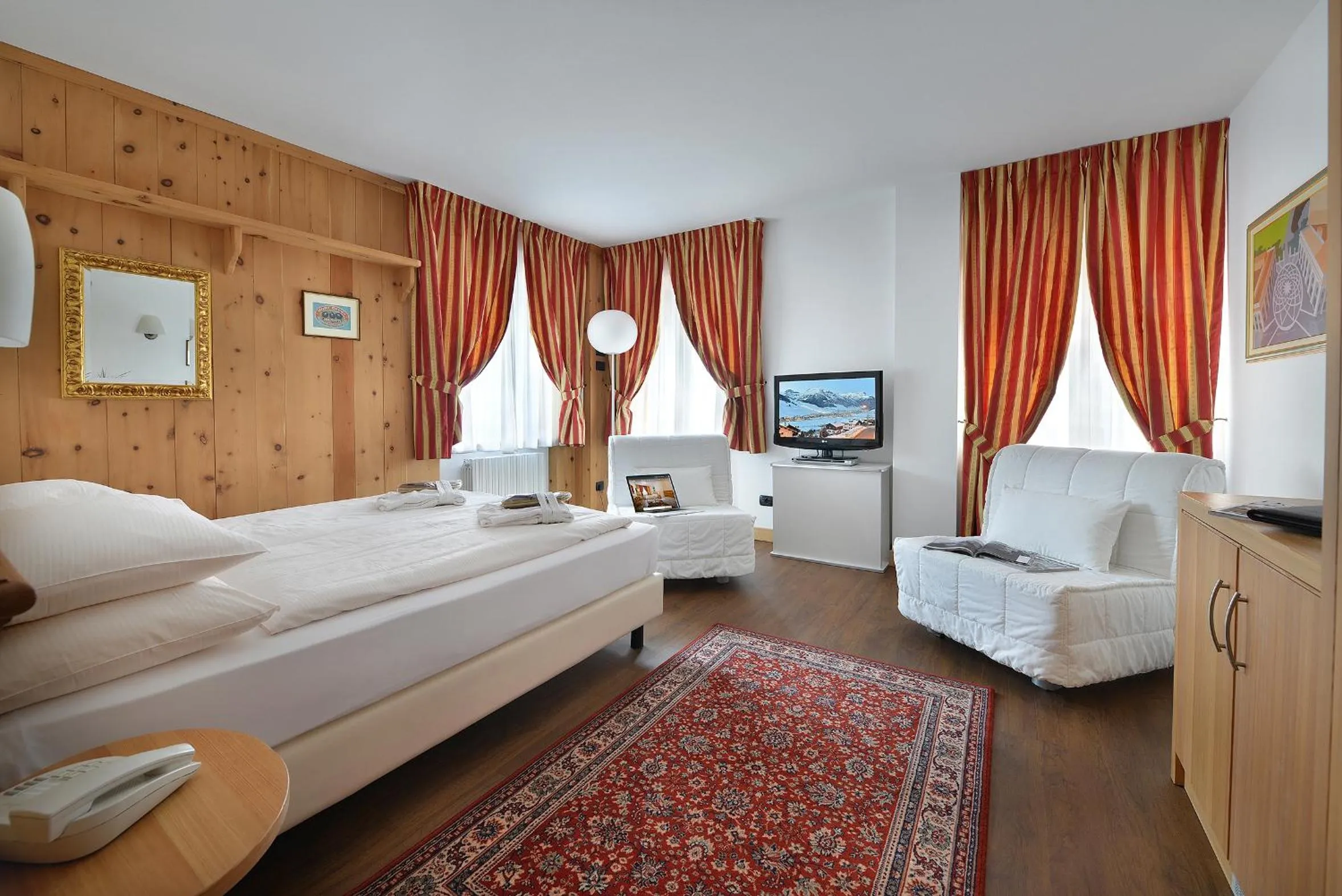 Photo of the whole room, Bed in Hotel Livigno