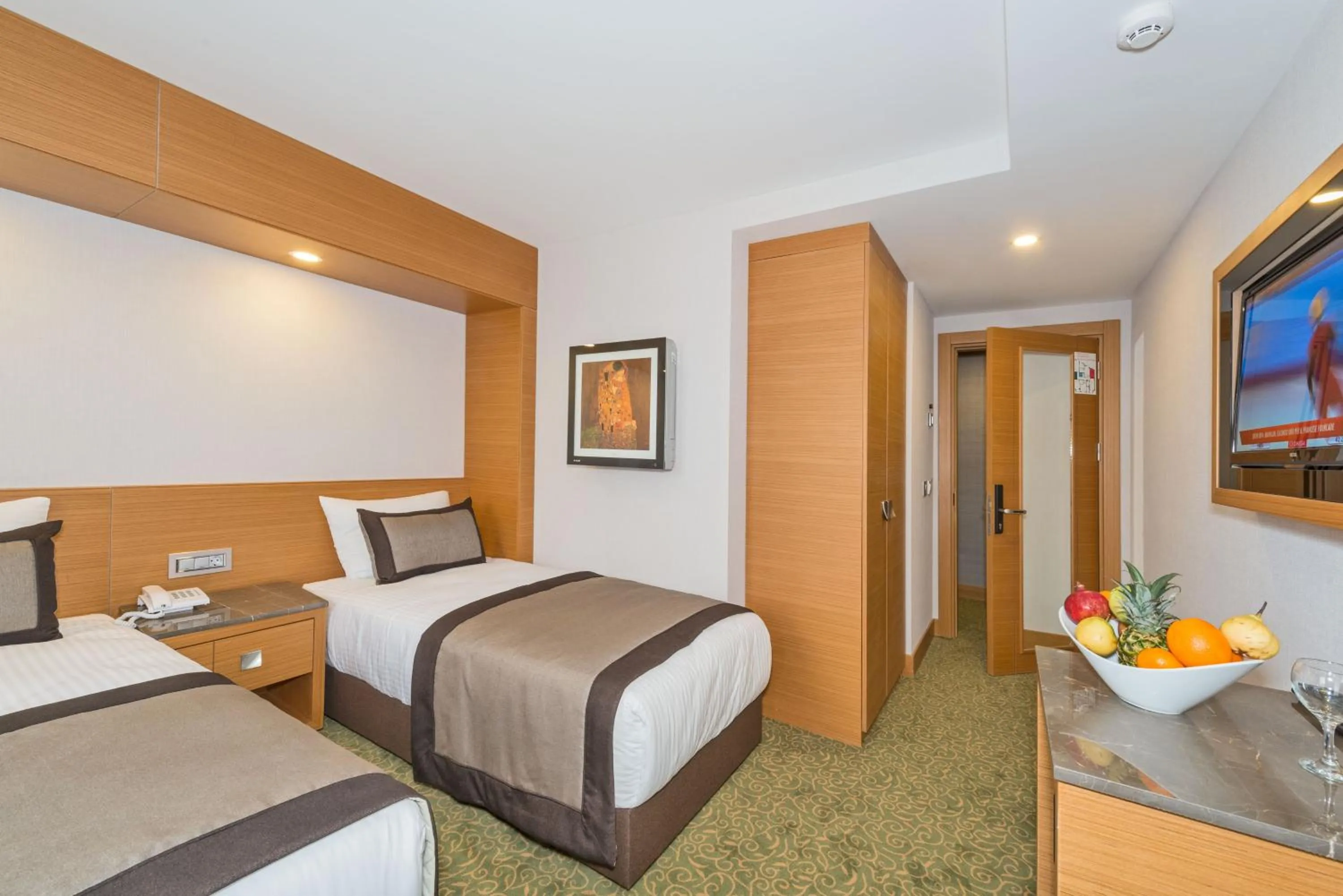 Photo of the whole room, Bed in Bisetun Hotel