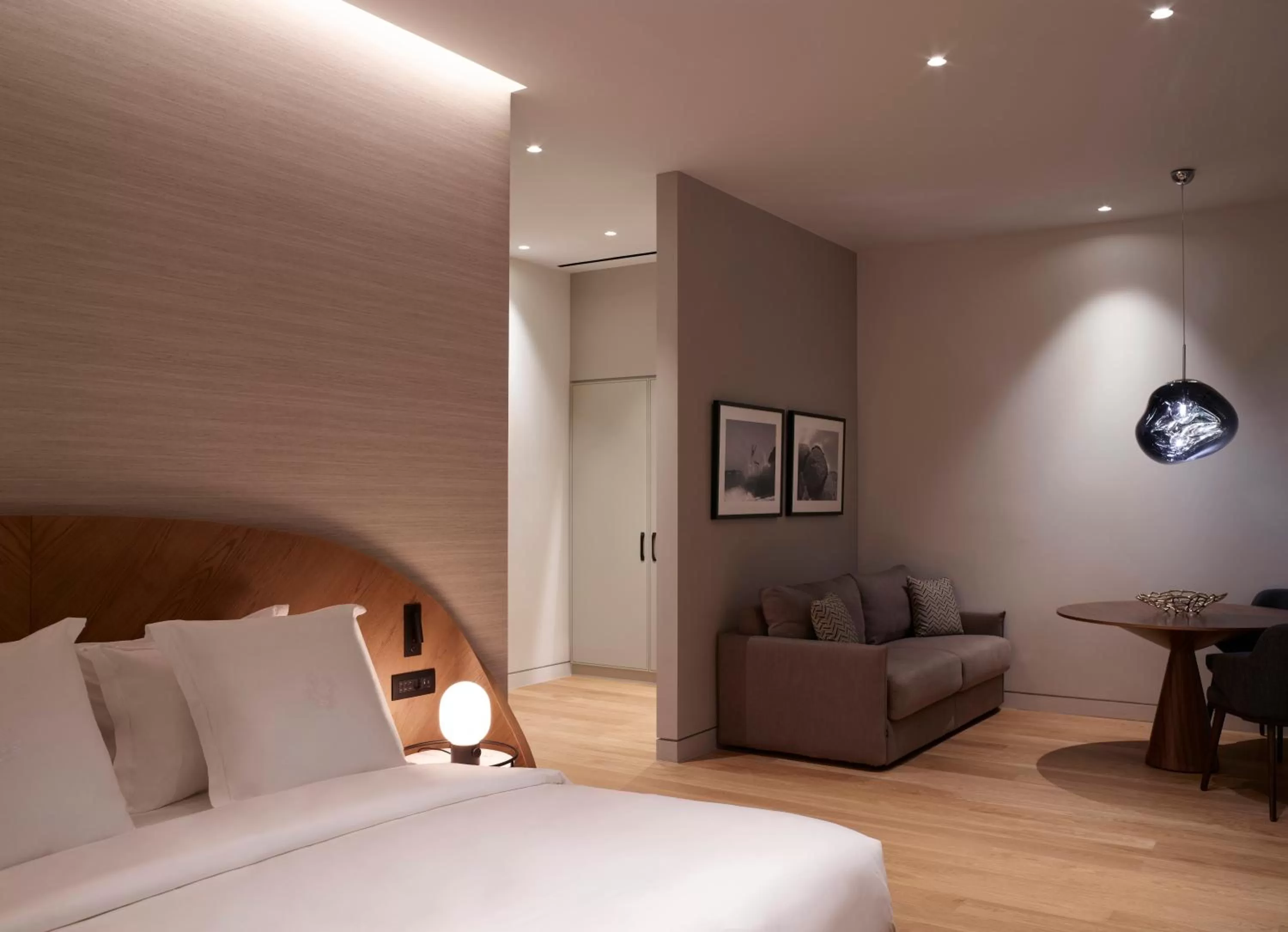 Seating area, Bed in xenodocheio Milos