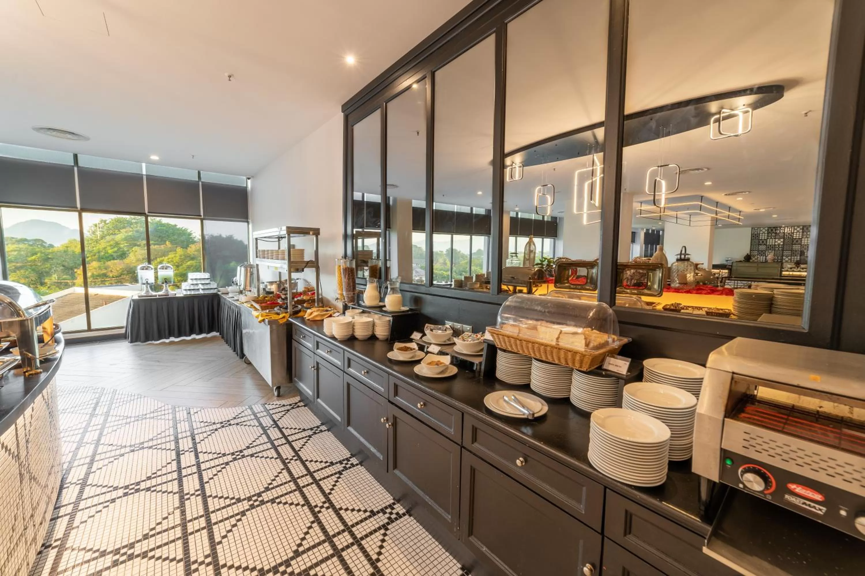 Restaurant/places to eat in Travelodge Ipoh