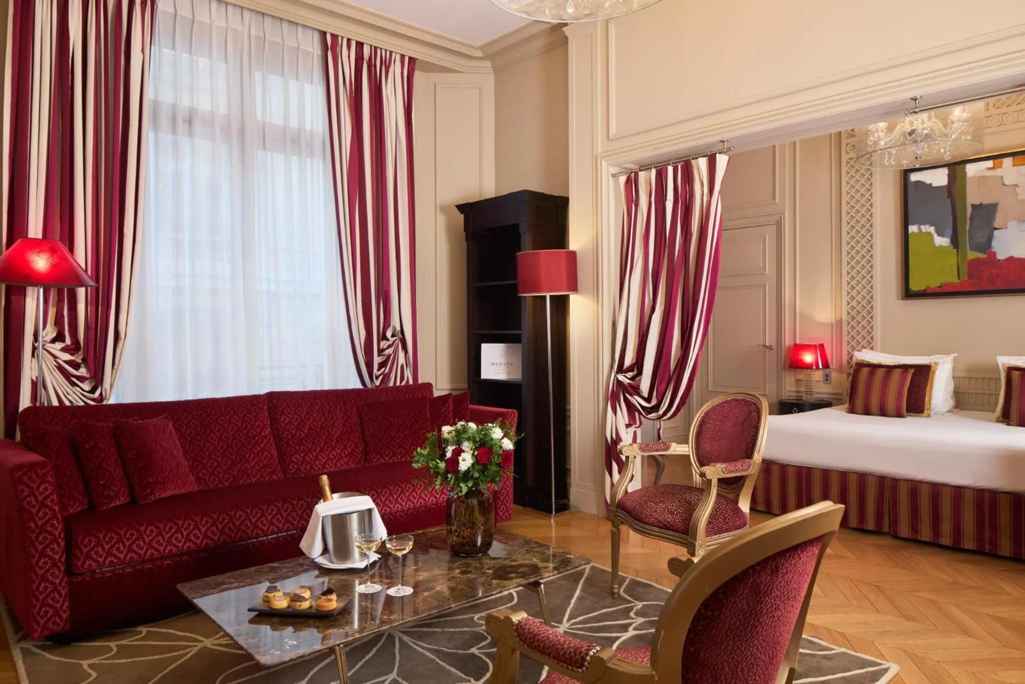 Living room, Bed in Majestic Hotel Spa - Champs Elysées