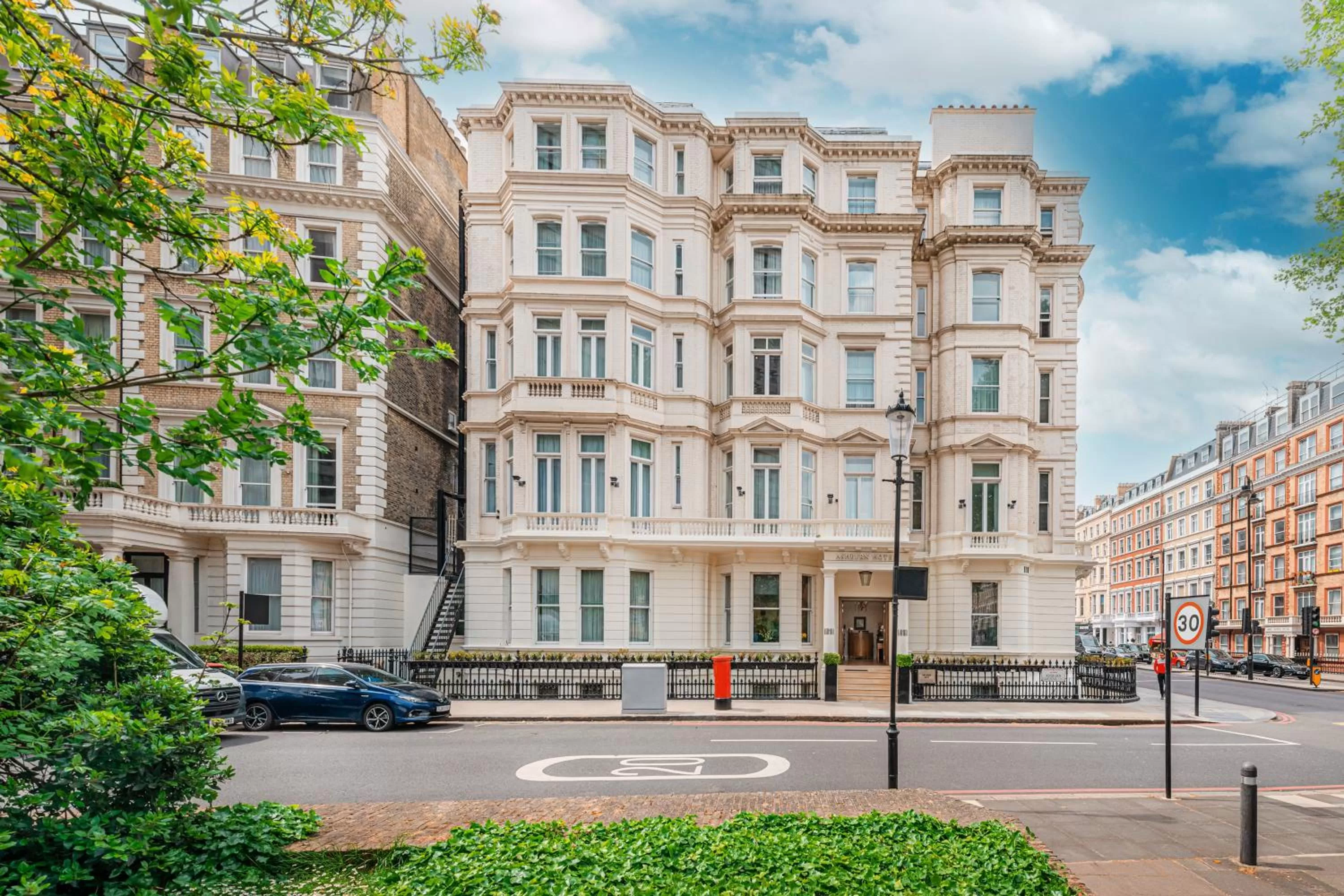 Property building in Ashburn Hotel