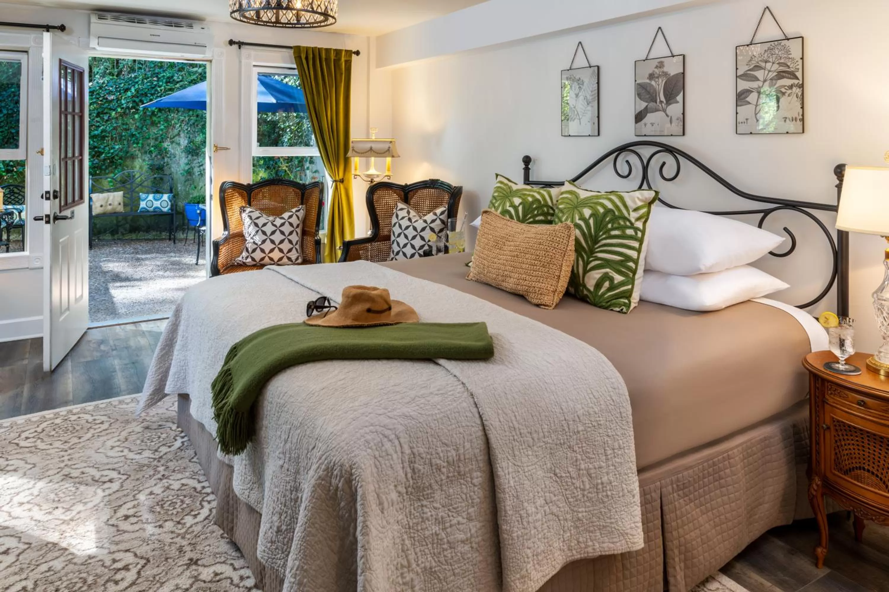 Bed in Arsenic and Old Lace Bed & Breakfast Inn