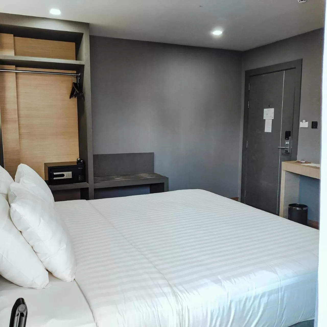 Bedroom in Hyde Park Hotel Bangkok