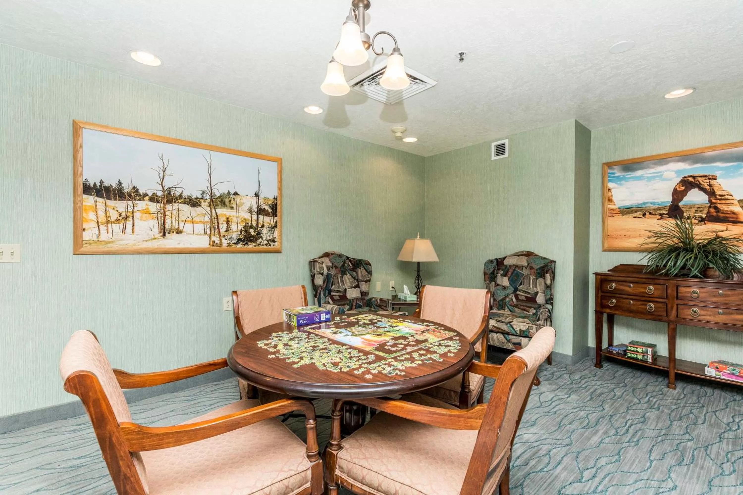 Area and facilities, Dining Area in Mojave Edge