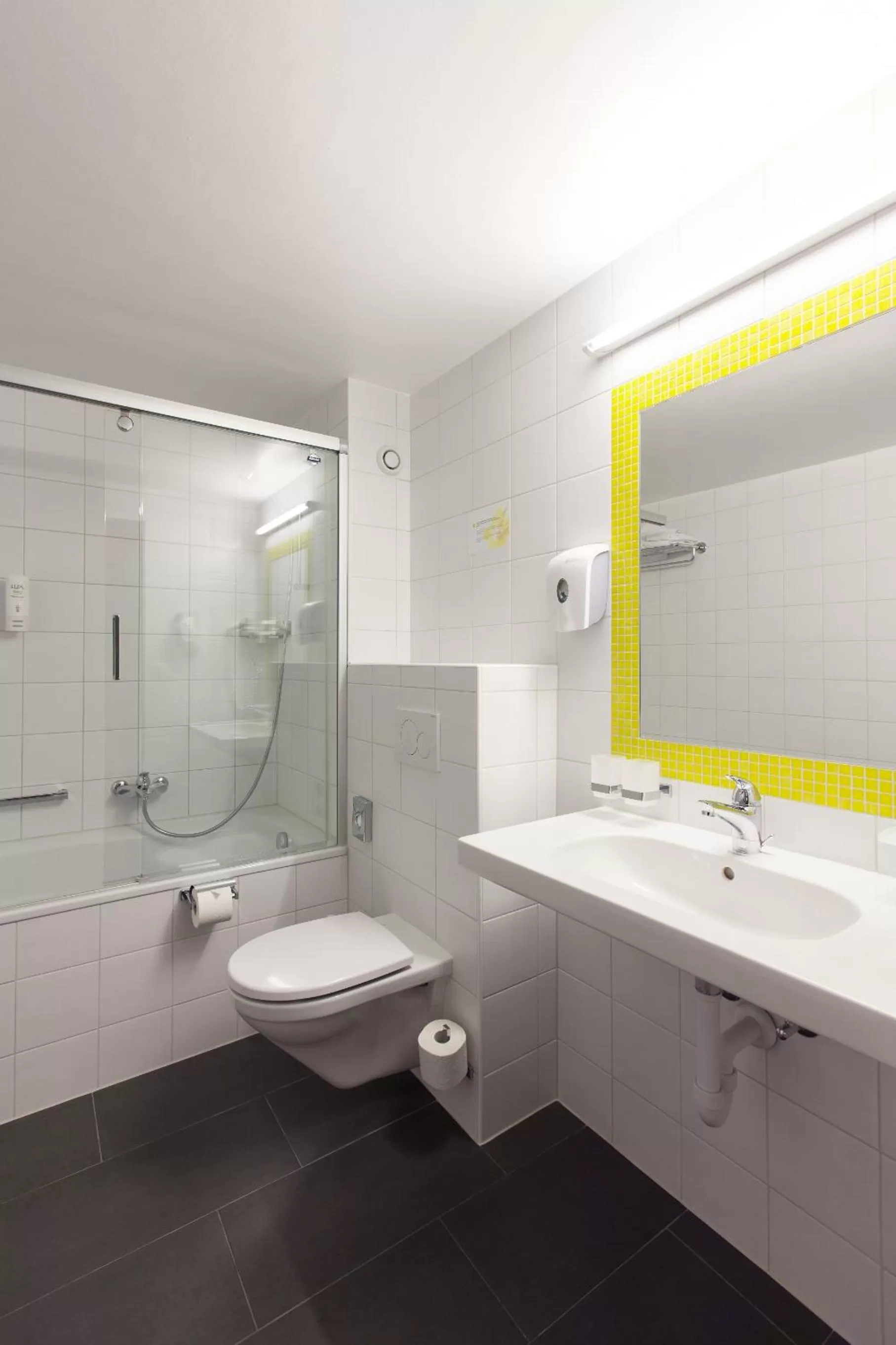 Bathroom in Hôtel Des Arts