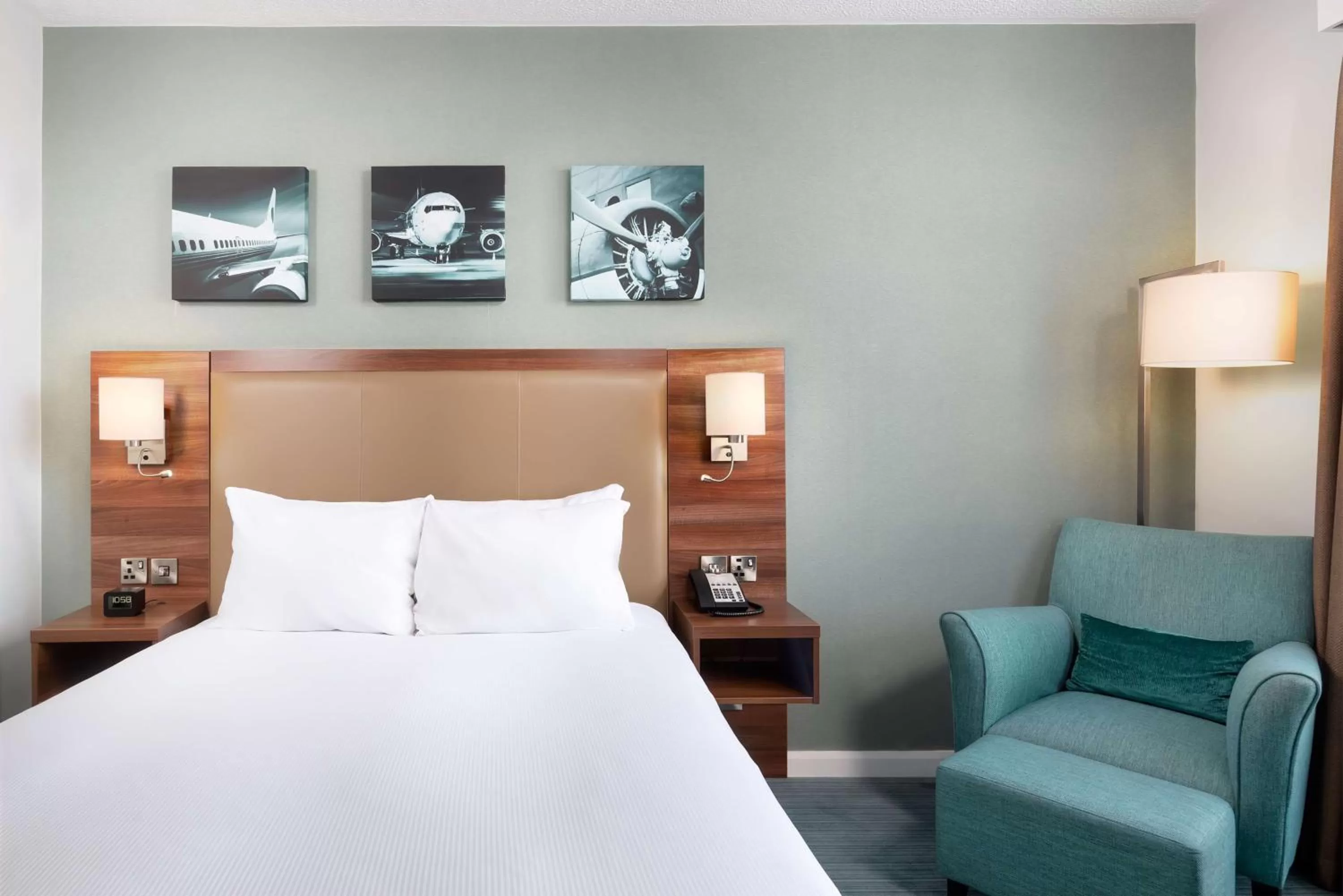 Bed in Hilton Garden Inn London Heathrow Airport