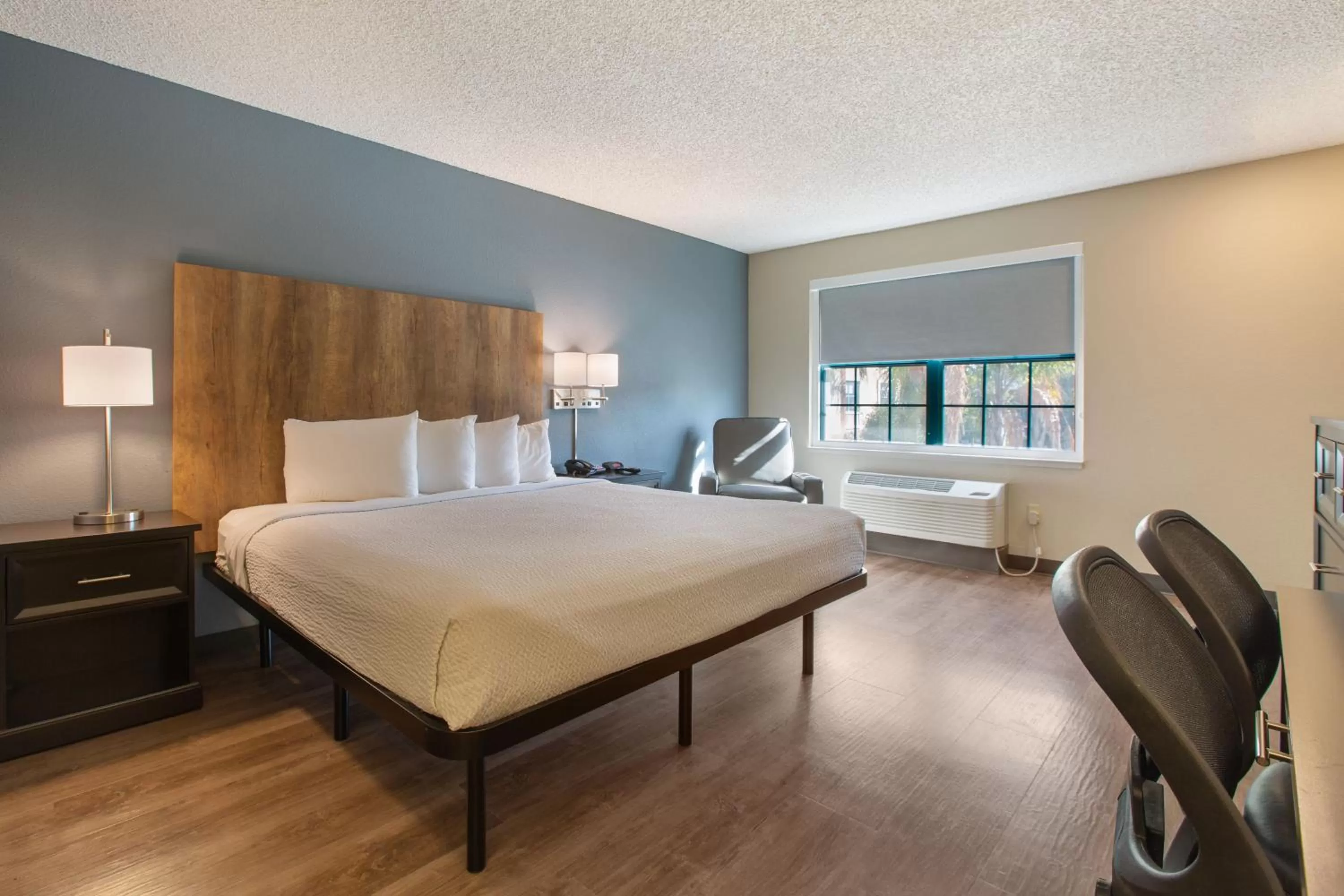 Bed in Extended Stay America Premier Suites - Union City - Dyer St