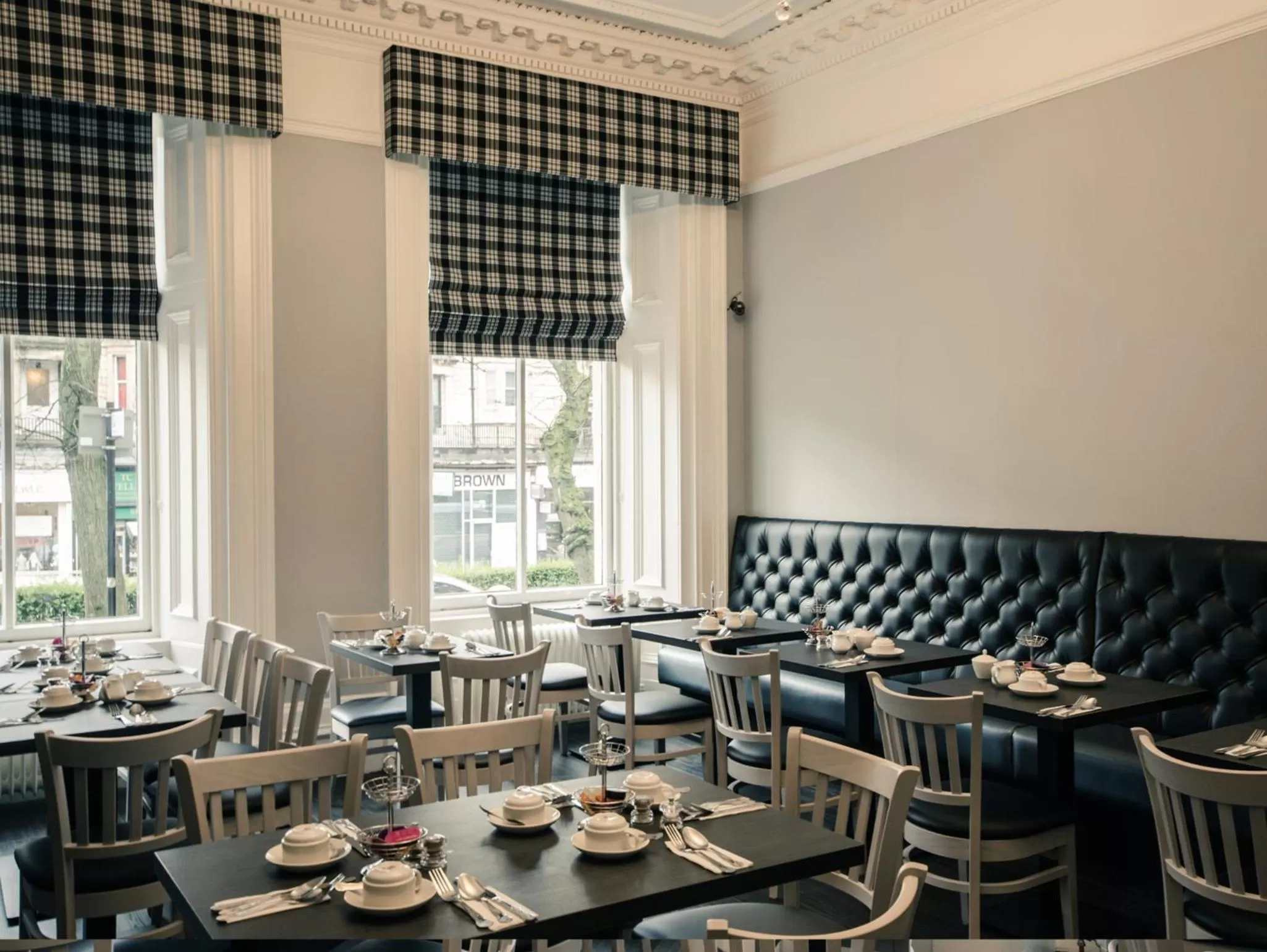 Restaurant/places to eat in Royal West End Hotel