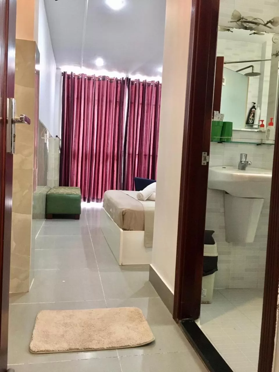 SaiGon CoZy Hotel "241 Pham Ngu Lao Street''