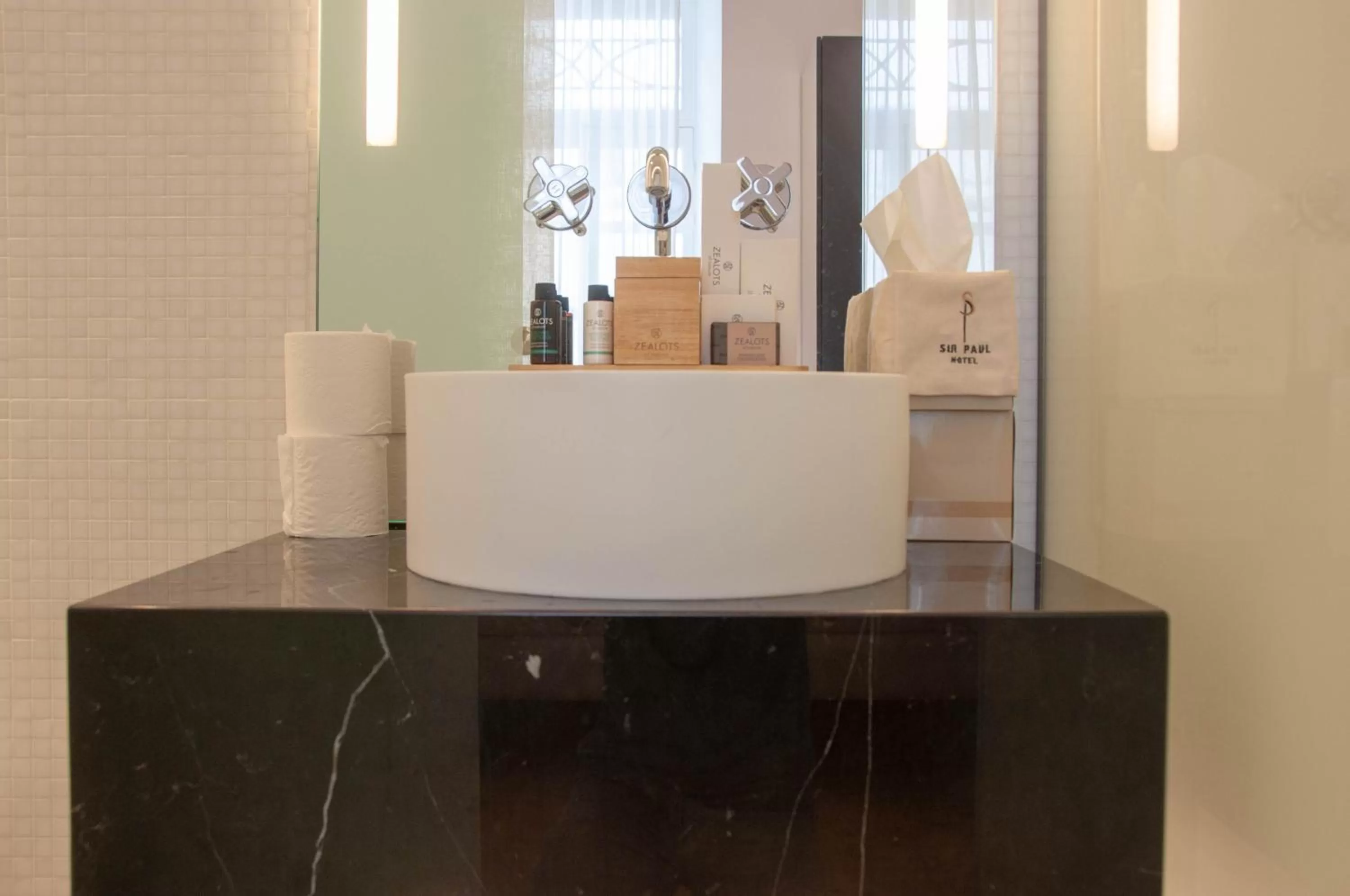 Shower in S Paul City Hotel