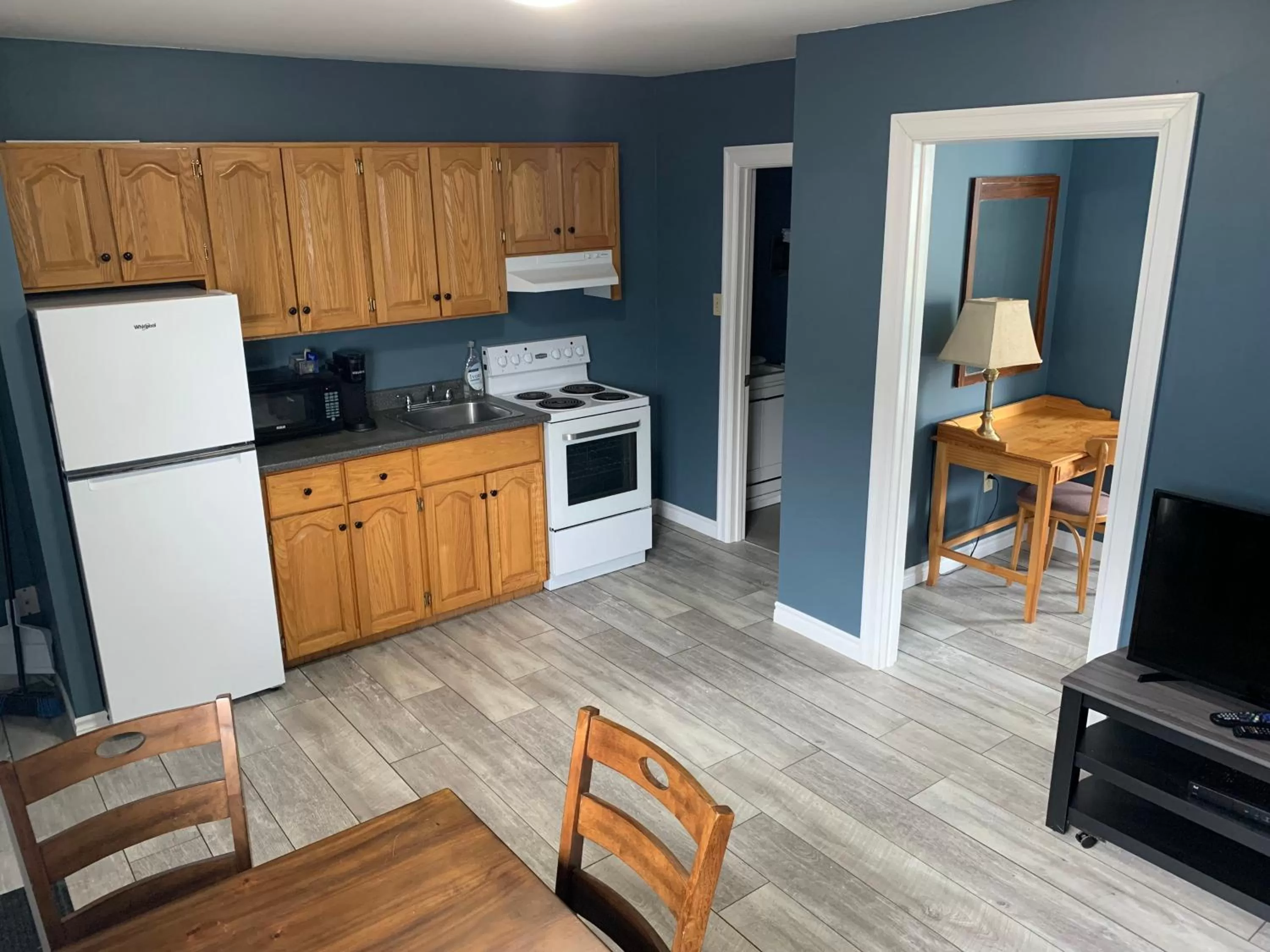 Kitchen/Kitchenette in Legges Motel & Restaurant