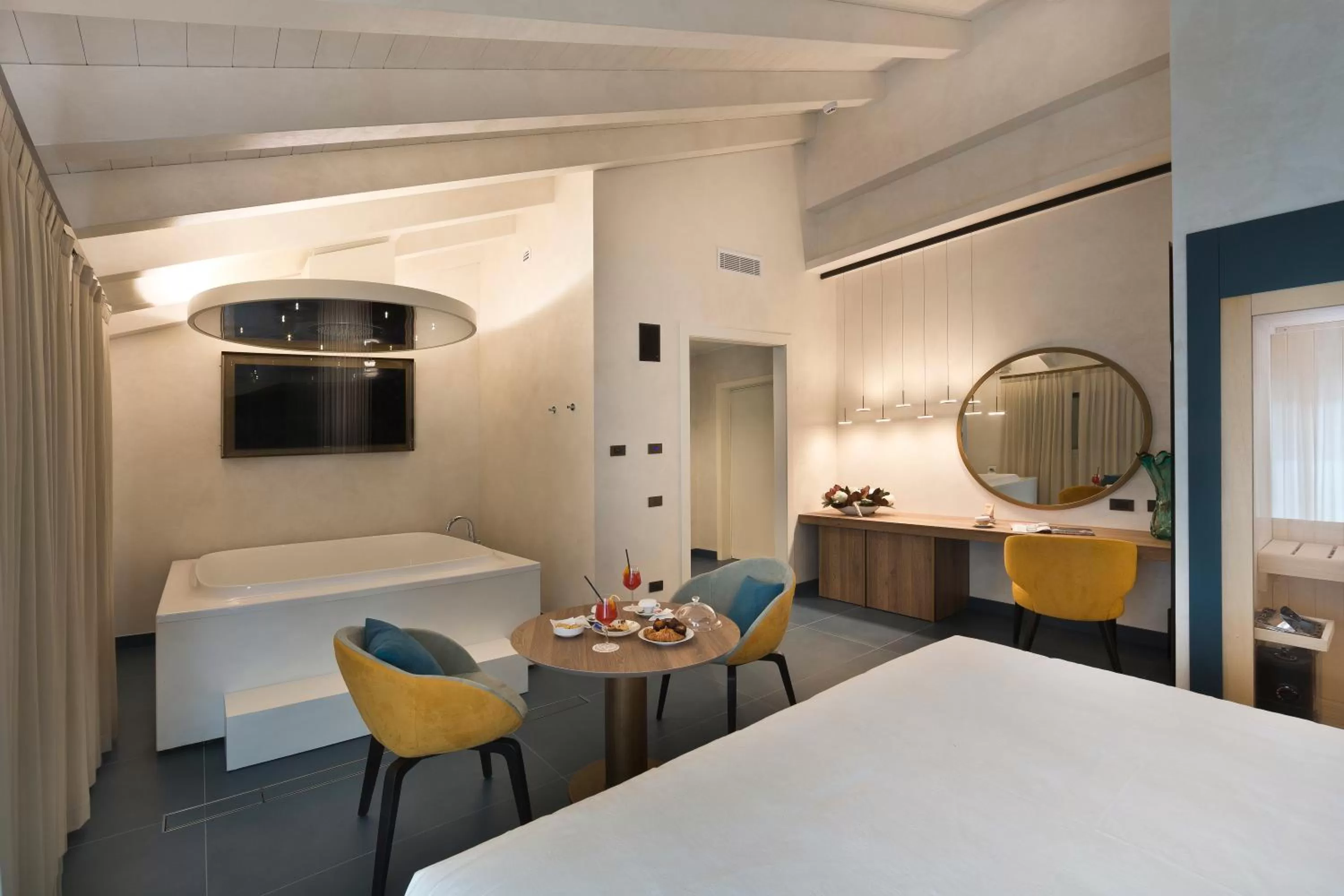 Bed in Vip's Motel Luxury Accommodation & Spa