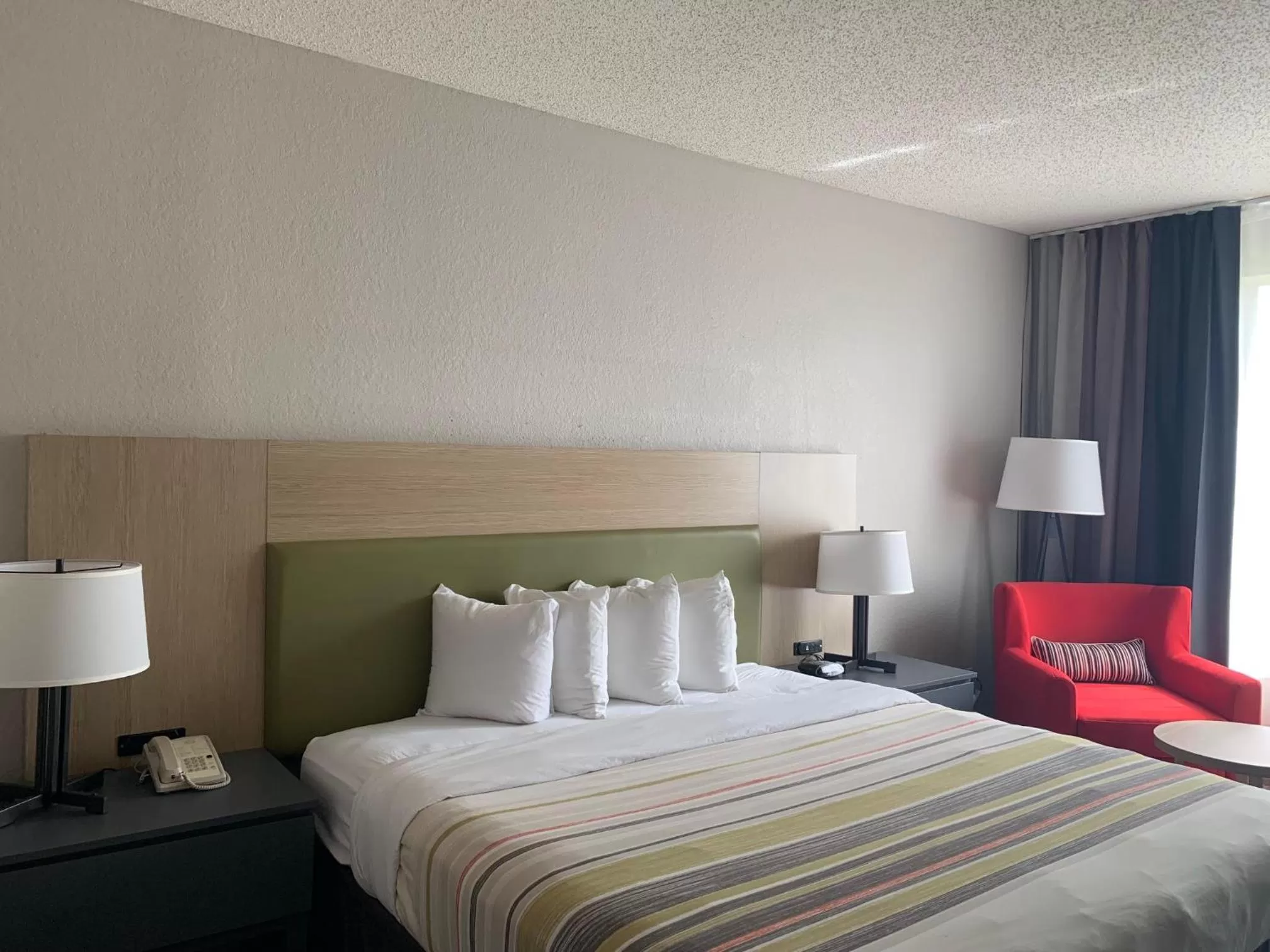 King Room - Disability Access in Sonesta Essential IAH Airport JFK Boulevard - Newly Renovated