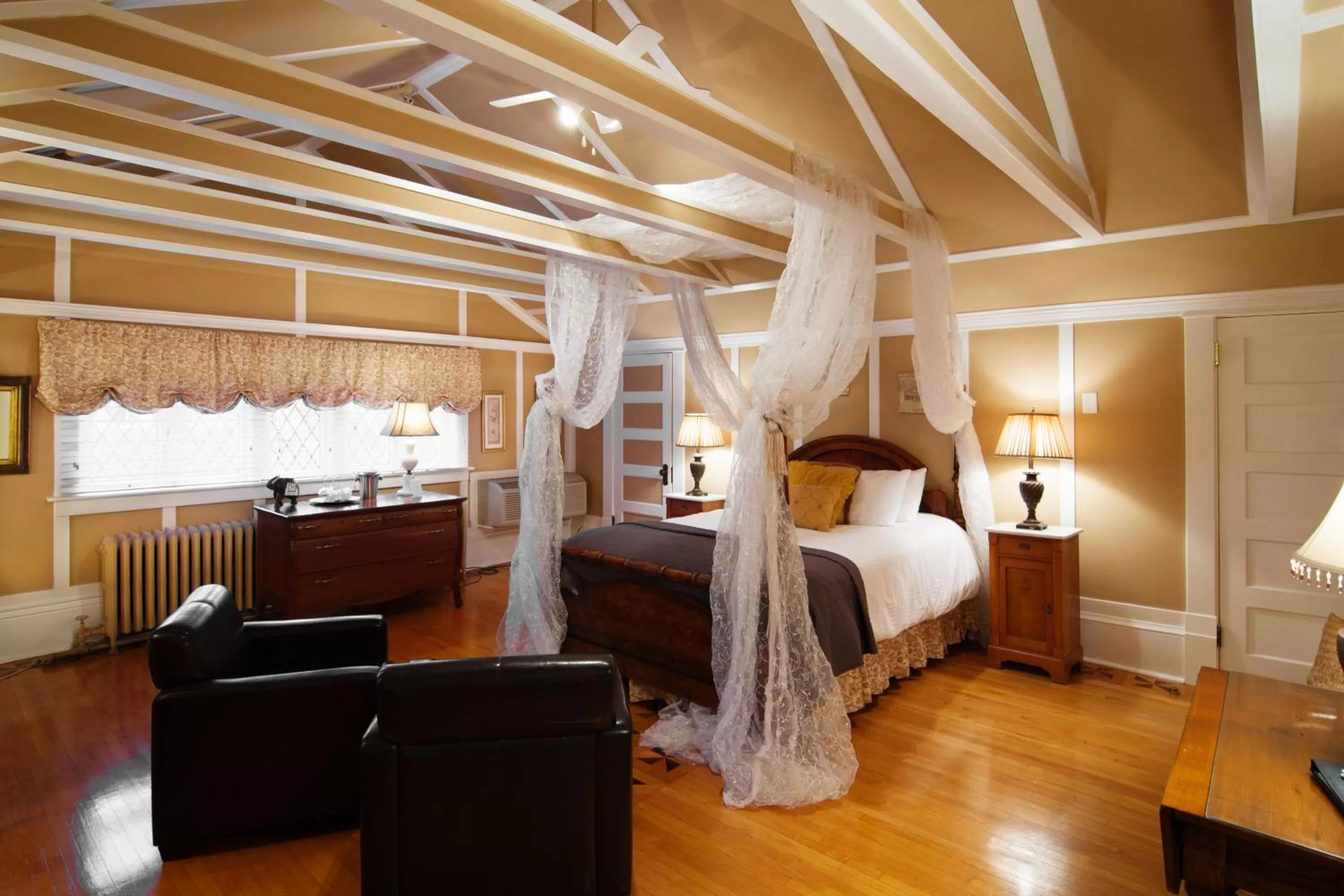 Bed in Leaside Manor