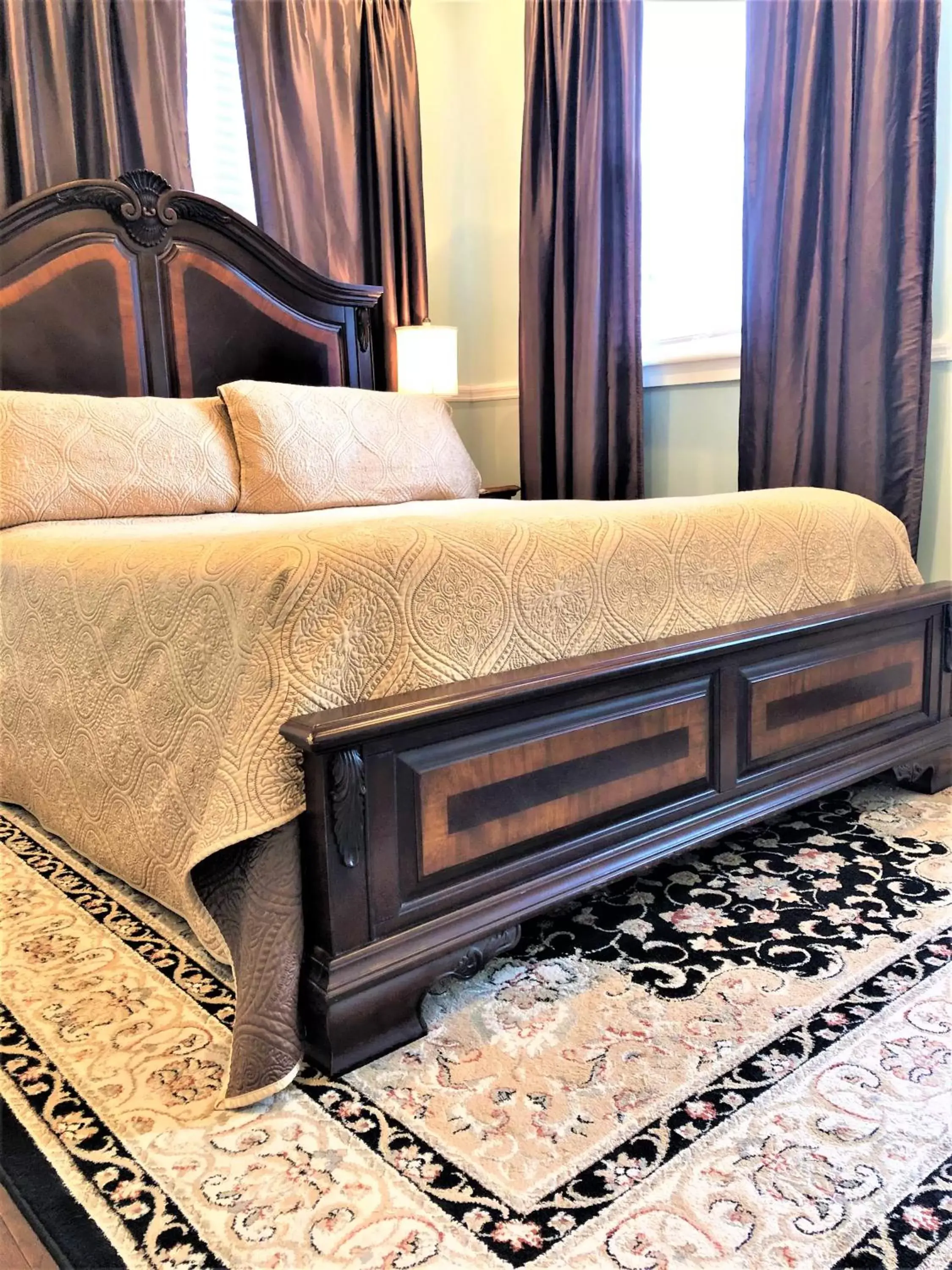 Deluxe Queen Suite - Victorian House in Casa De Solana Bed and Breakfast Deluxe Queen Suite - Victorian House in Casa De Solana Bed and Breakfast