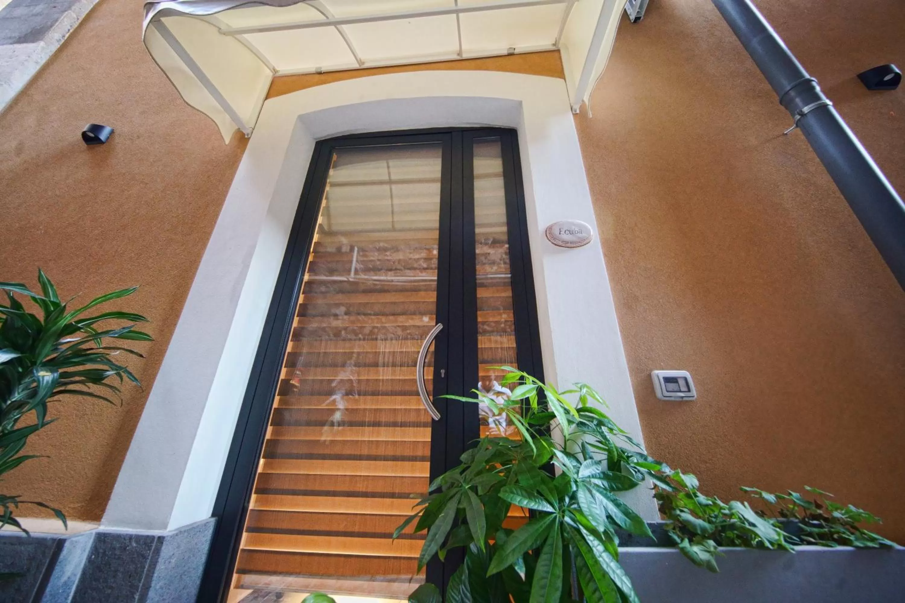 Home dentro il teatro