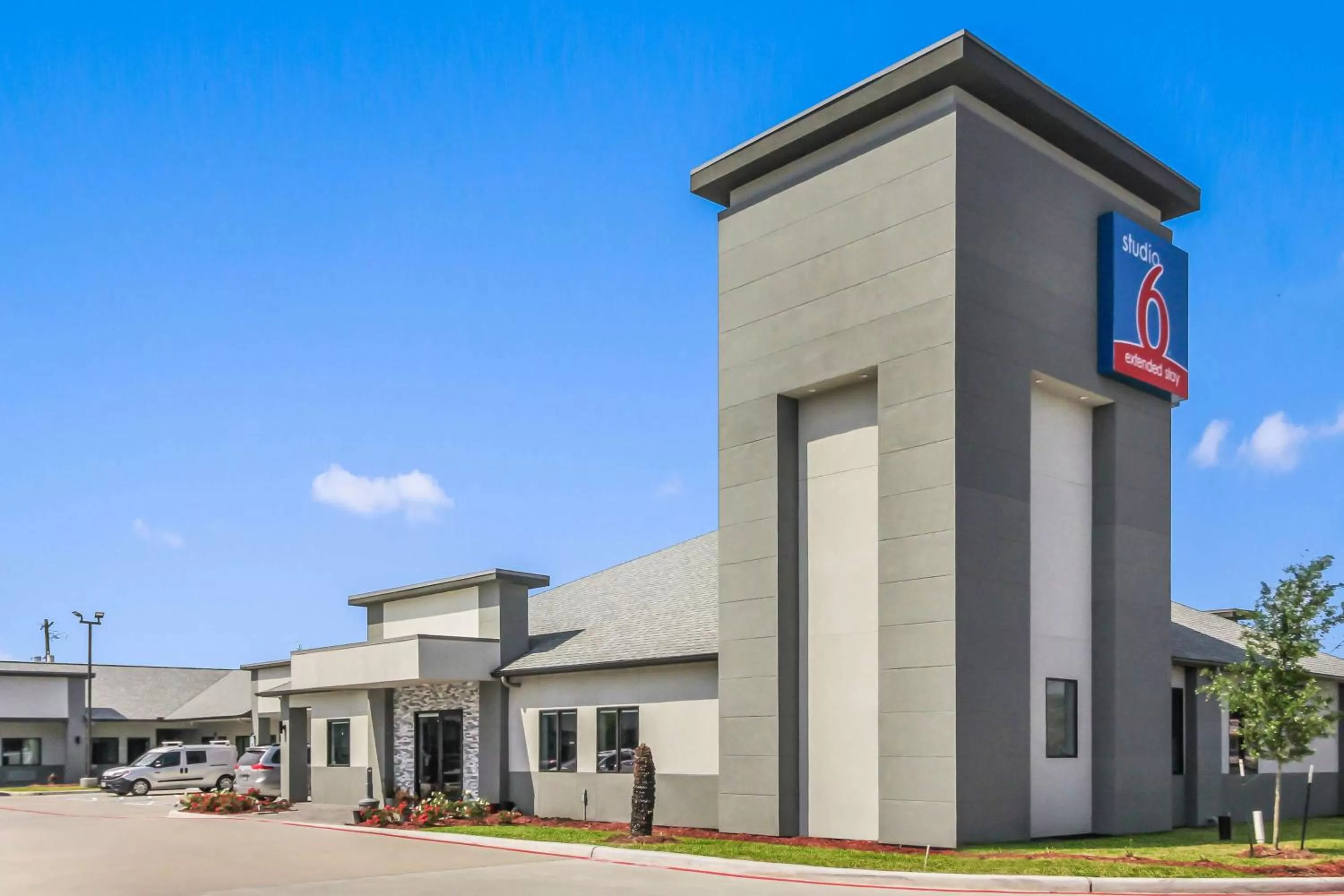 Property building in Studio 6 Deer Park, Tx