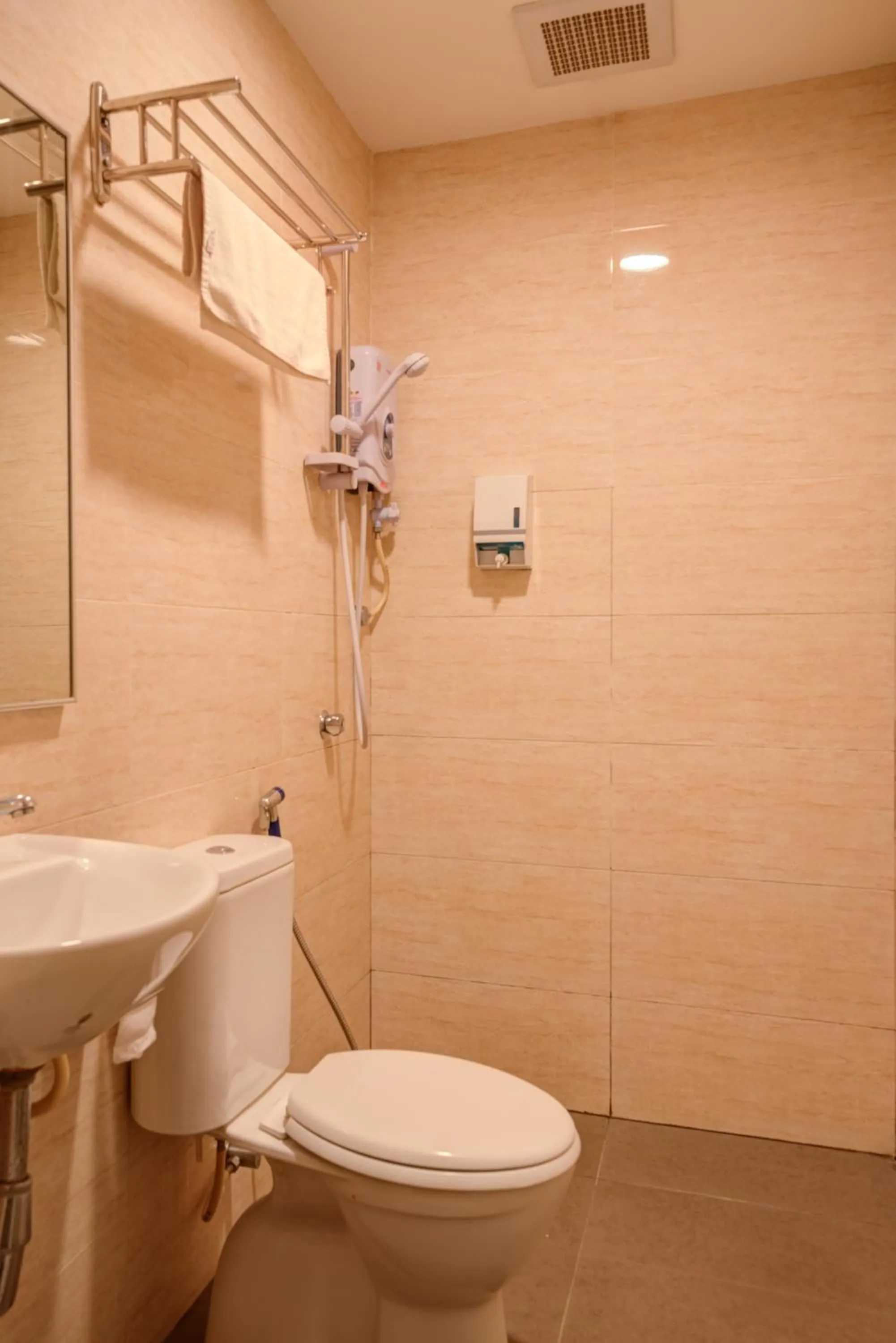Bathroom in GM Hotel Metro at Sunway