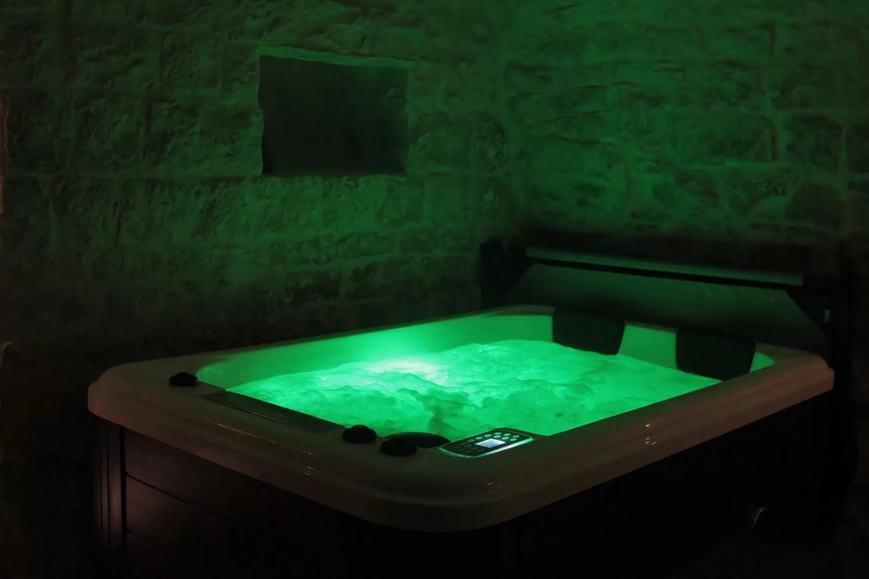 Hot Tub in Albergo Diffuso Dimora Rossi B&B