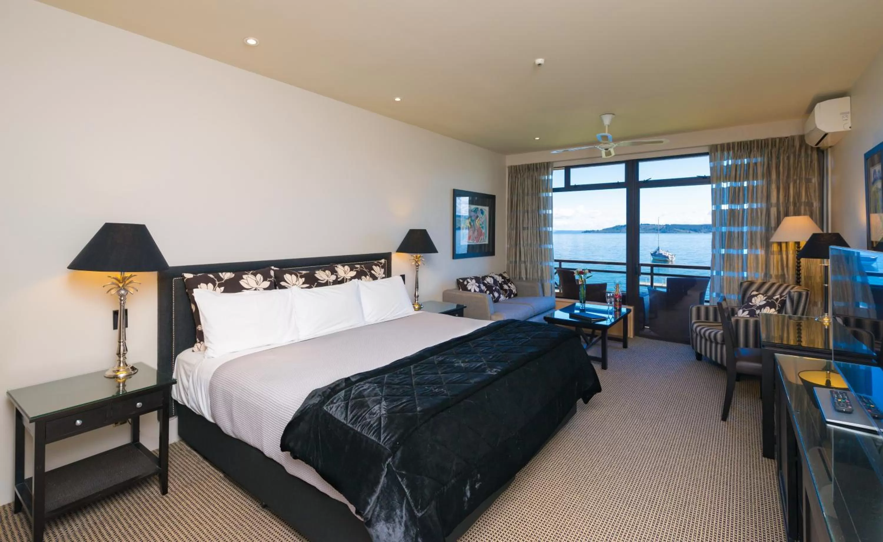 Photo of the whole room, Bed in Millennium Hotel & Resort Manuels Taupo