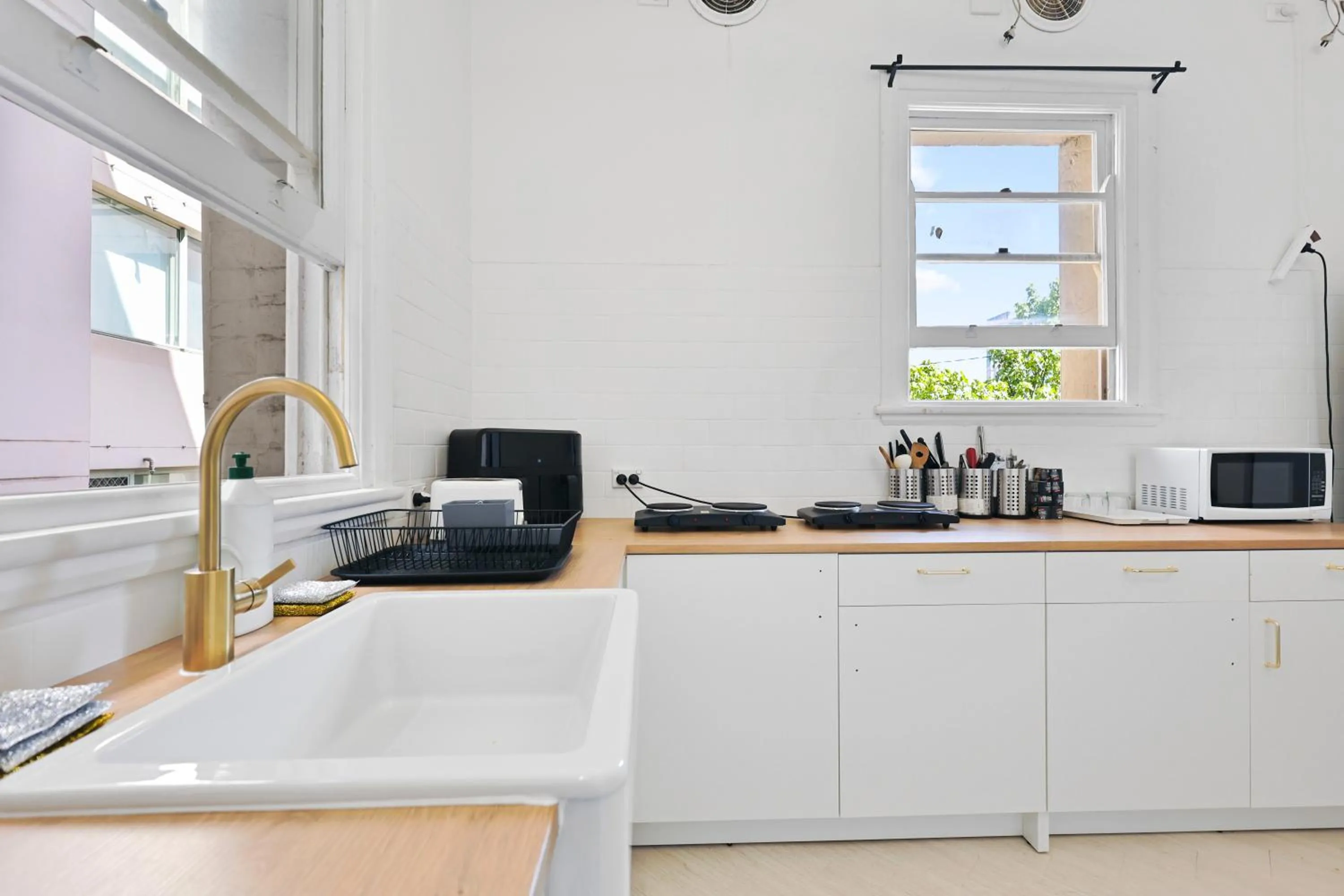 Kitchen/Kitchenette in Darling Harbour Boutique Hotel