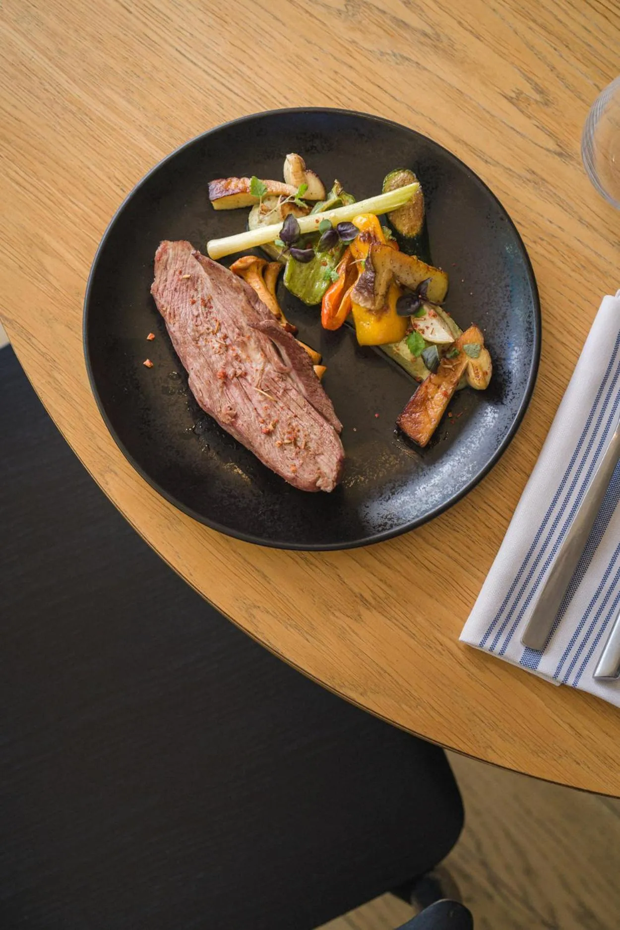 Restaurant/places to eat in Maison Nô - Hôtel et Rooftop