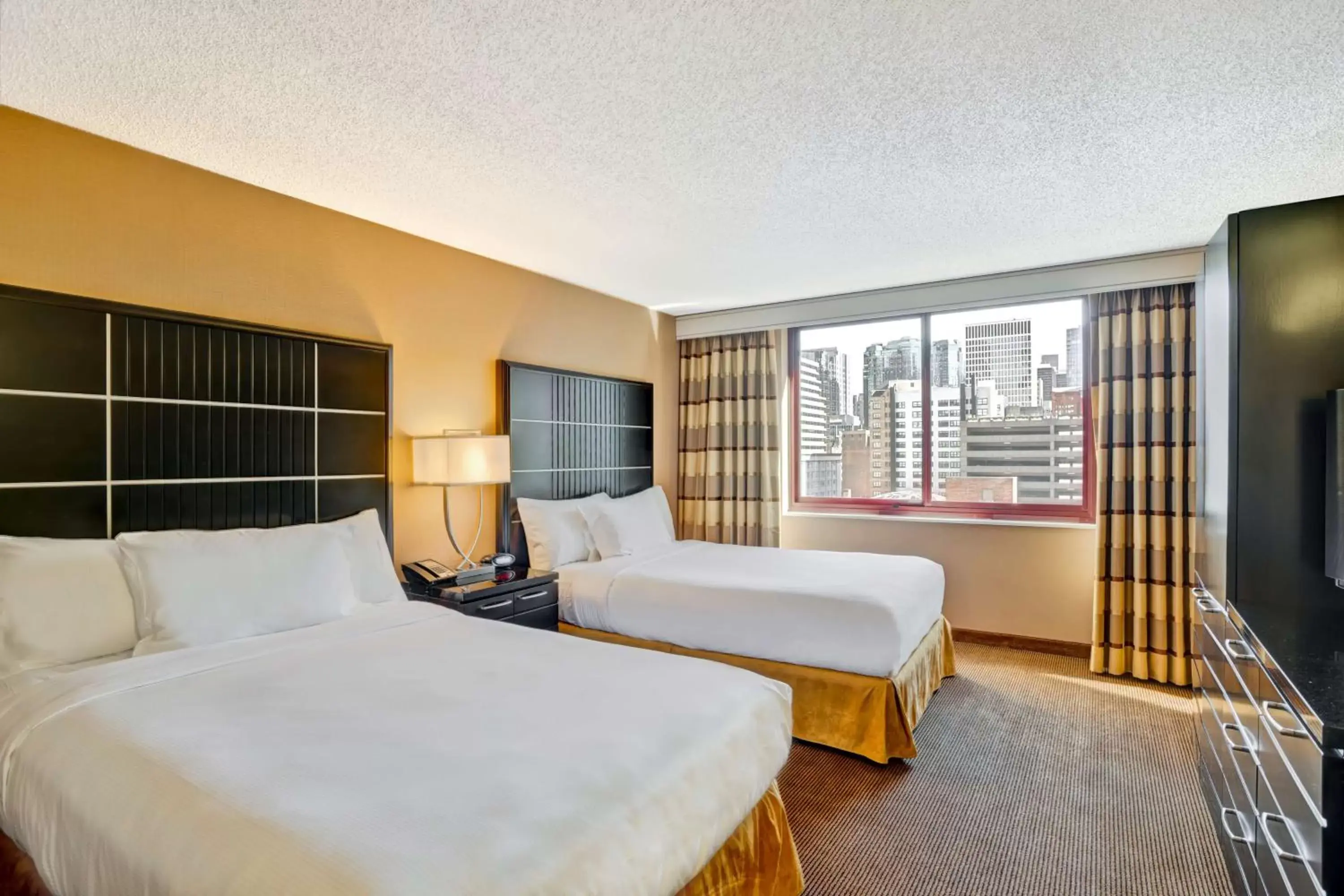 One-Bedroom Suite with Two Double Beds and Sofa Bed in Embassy Suites Chicago - Downtown River North One-Bedroom Suite with Two Double Beds and Sofa Bed in Embassy Suites Chicago - Downtown River North