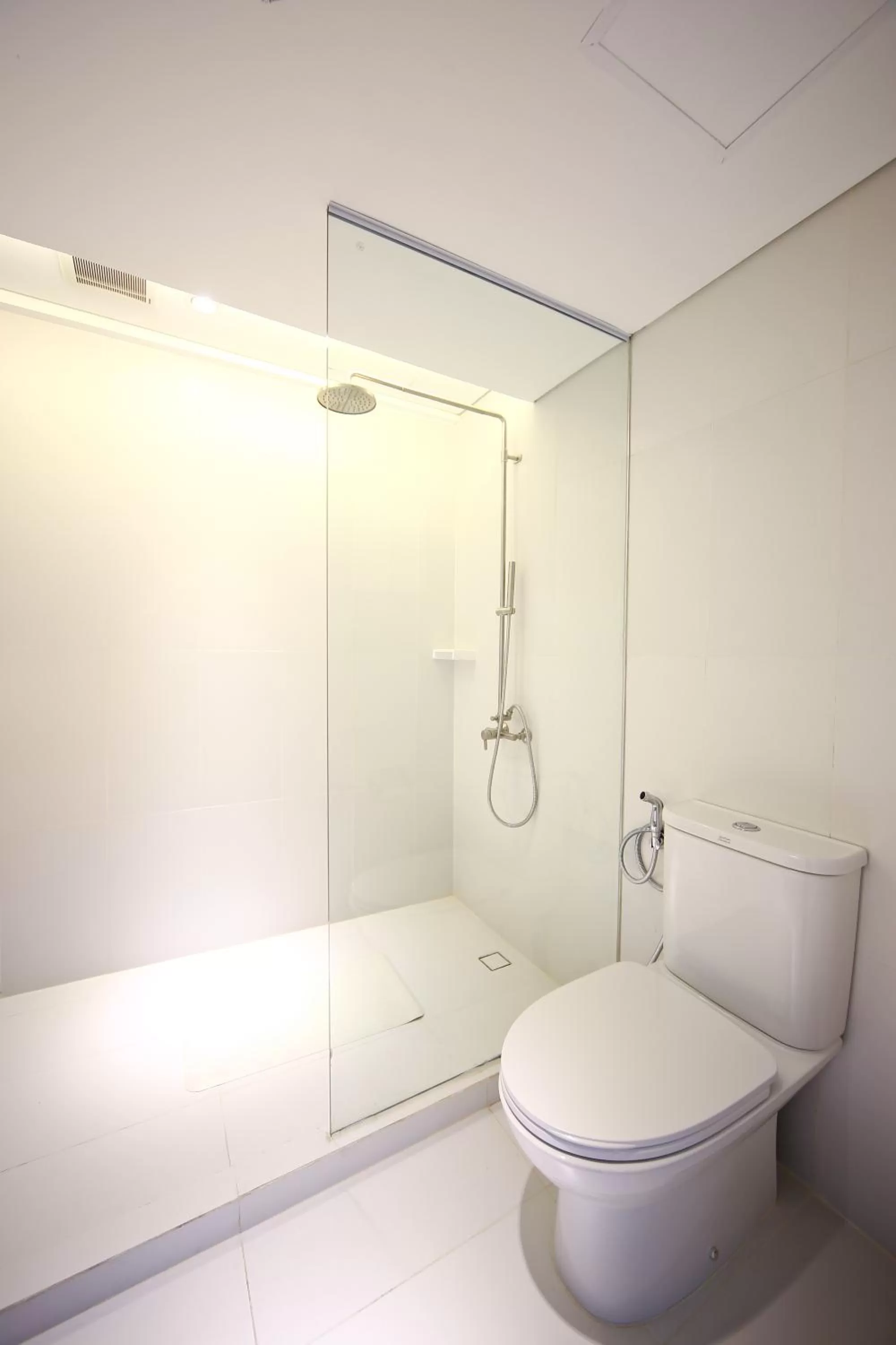Shower in TRYP by Wyndham Mall of Asia Manila