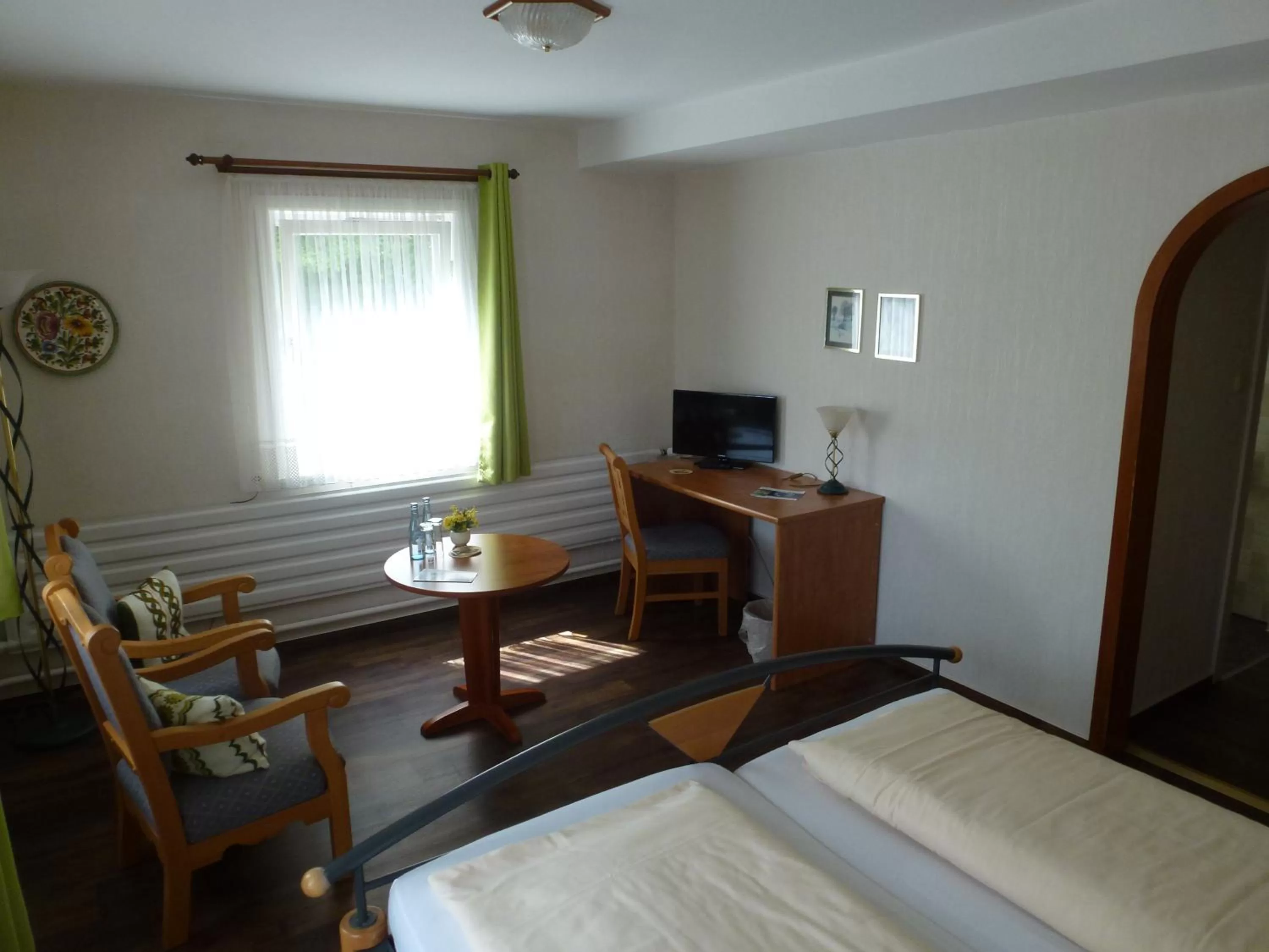 Shower, Bed in Hotel Pension Gelpkes Mühle