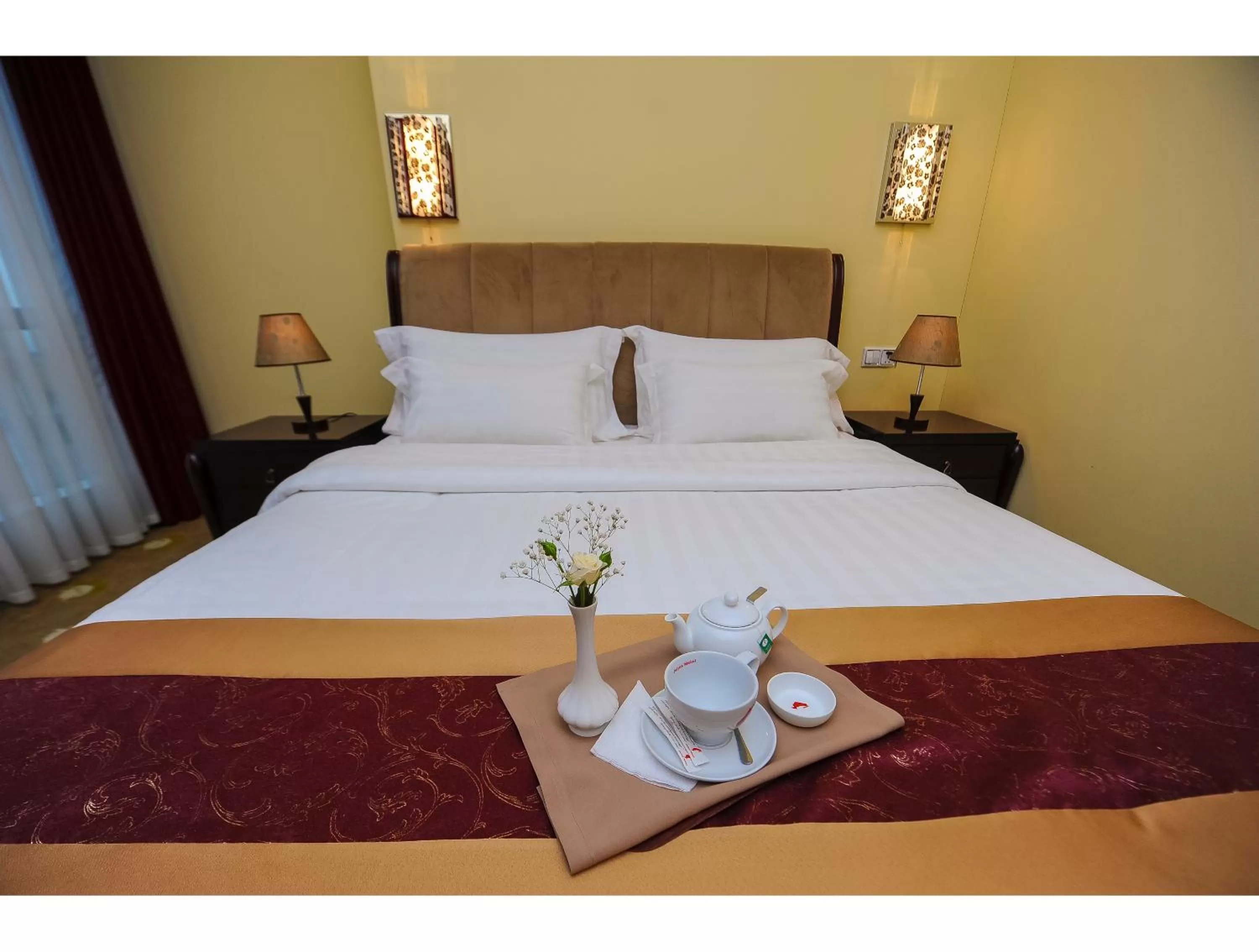 Property building, Bed in Hotel Aisi