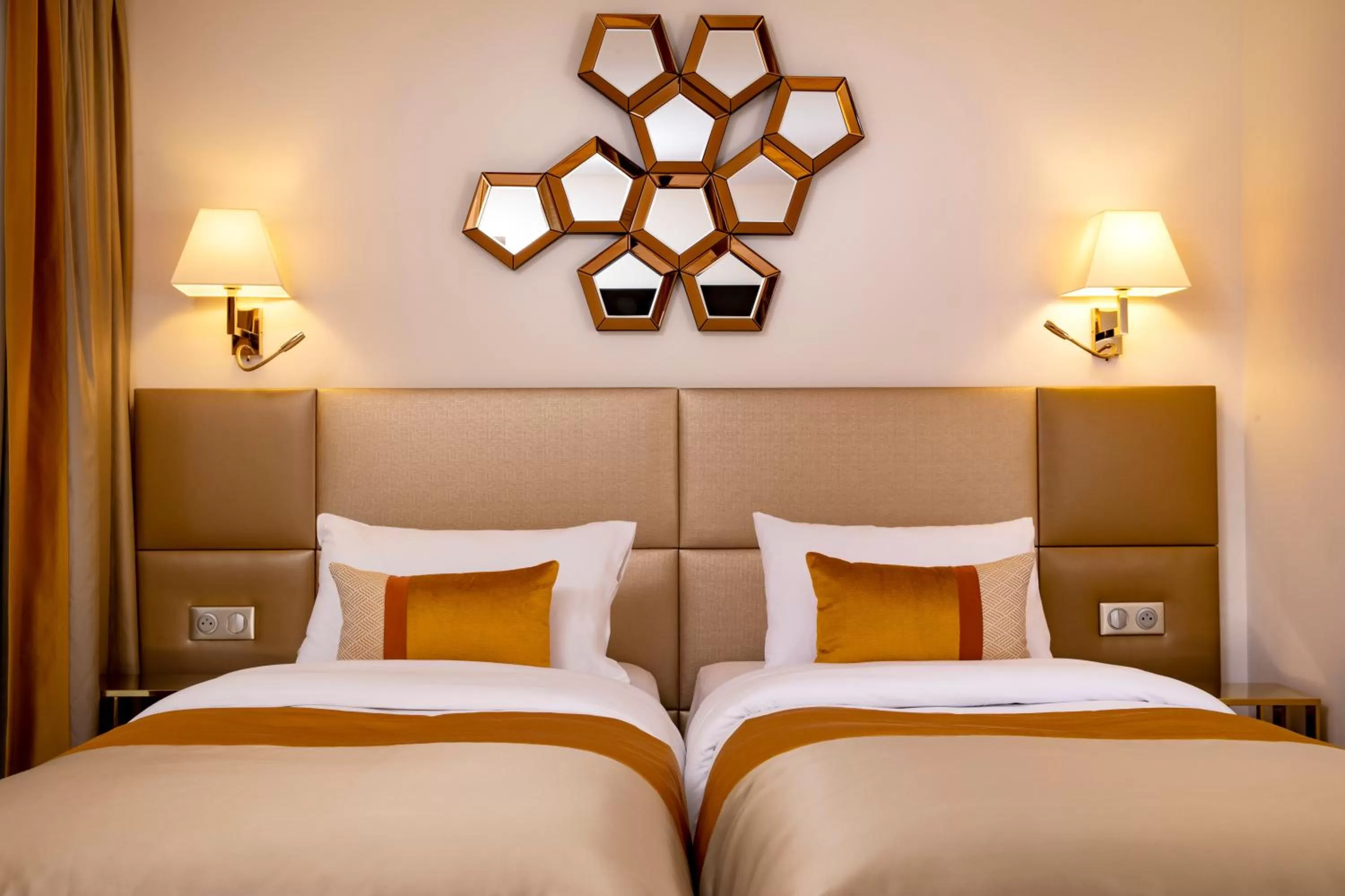 Bed in Hotel De Suede Saint Germain