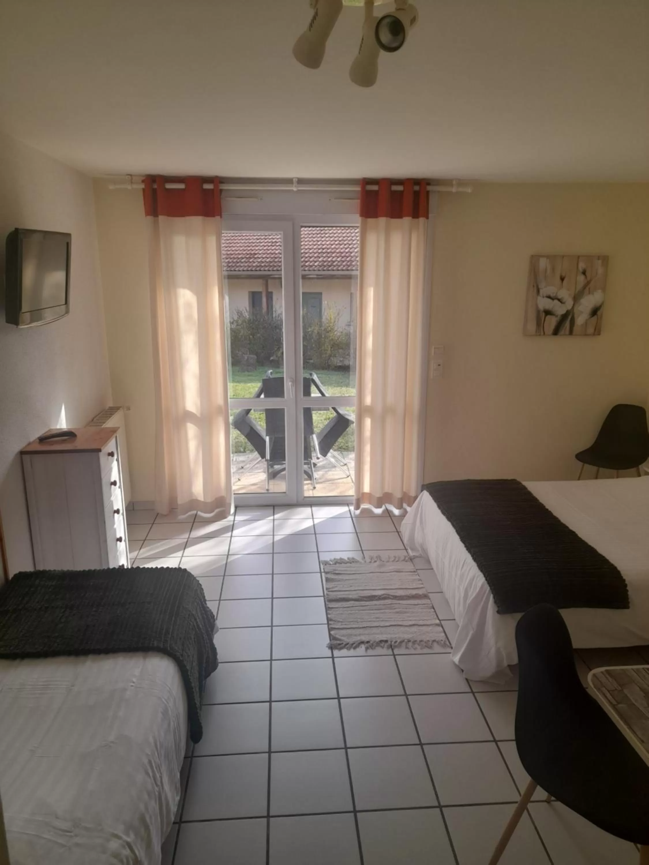 Bedroom, Bed in Hotel de l'Ile d'Amour