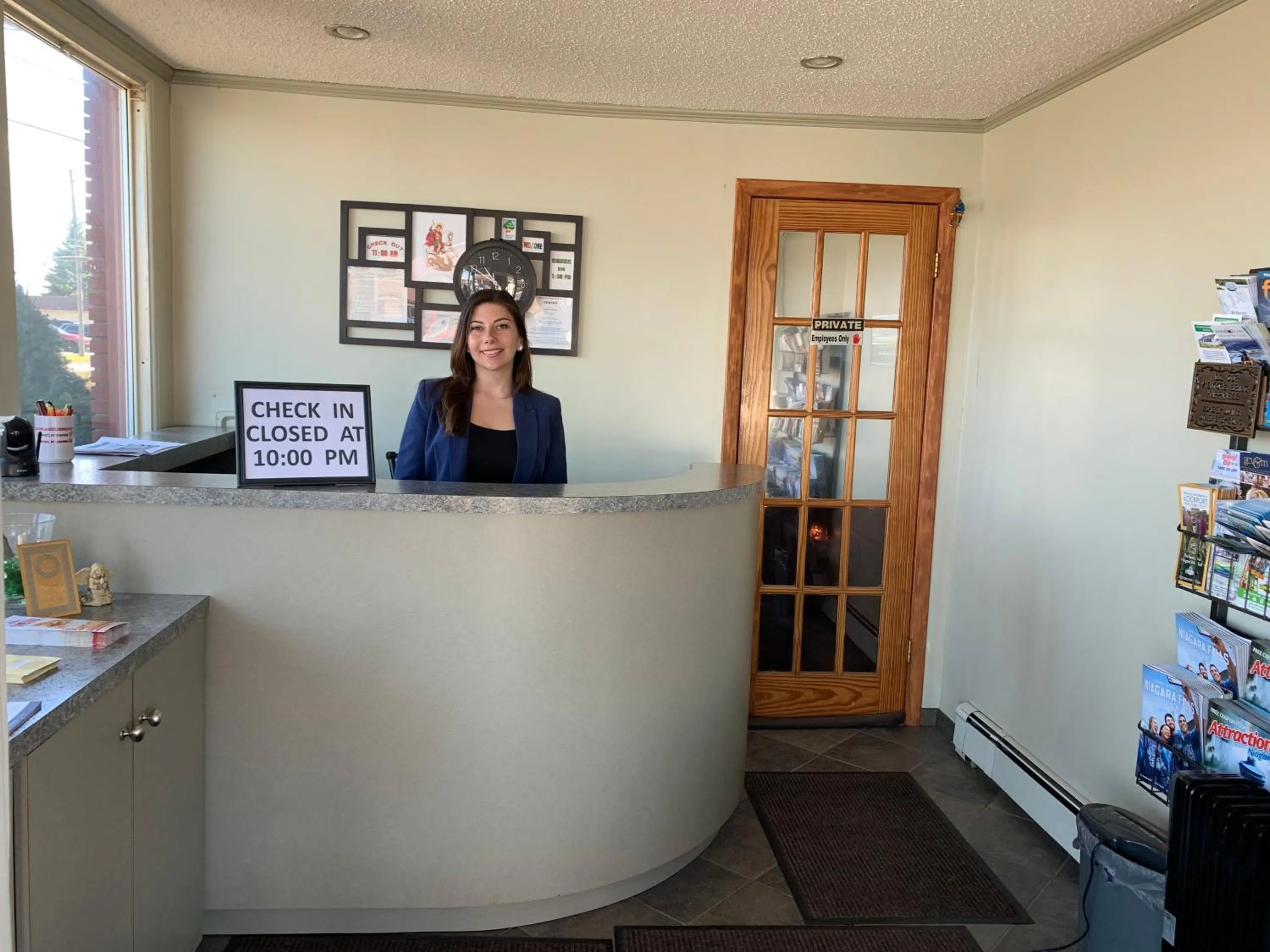 Lobby or reception in Swiss Cottage Inn