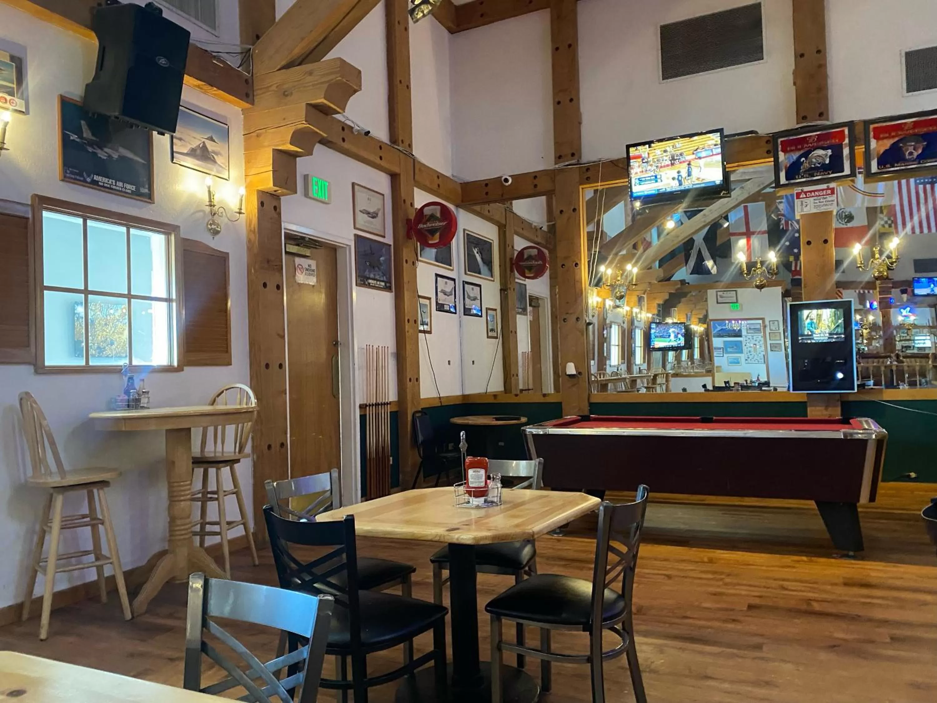 Restaurant/places to eat in Clarion Inn Near China Lake Naval Station