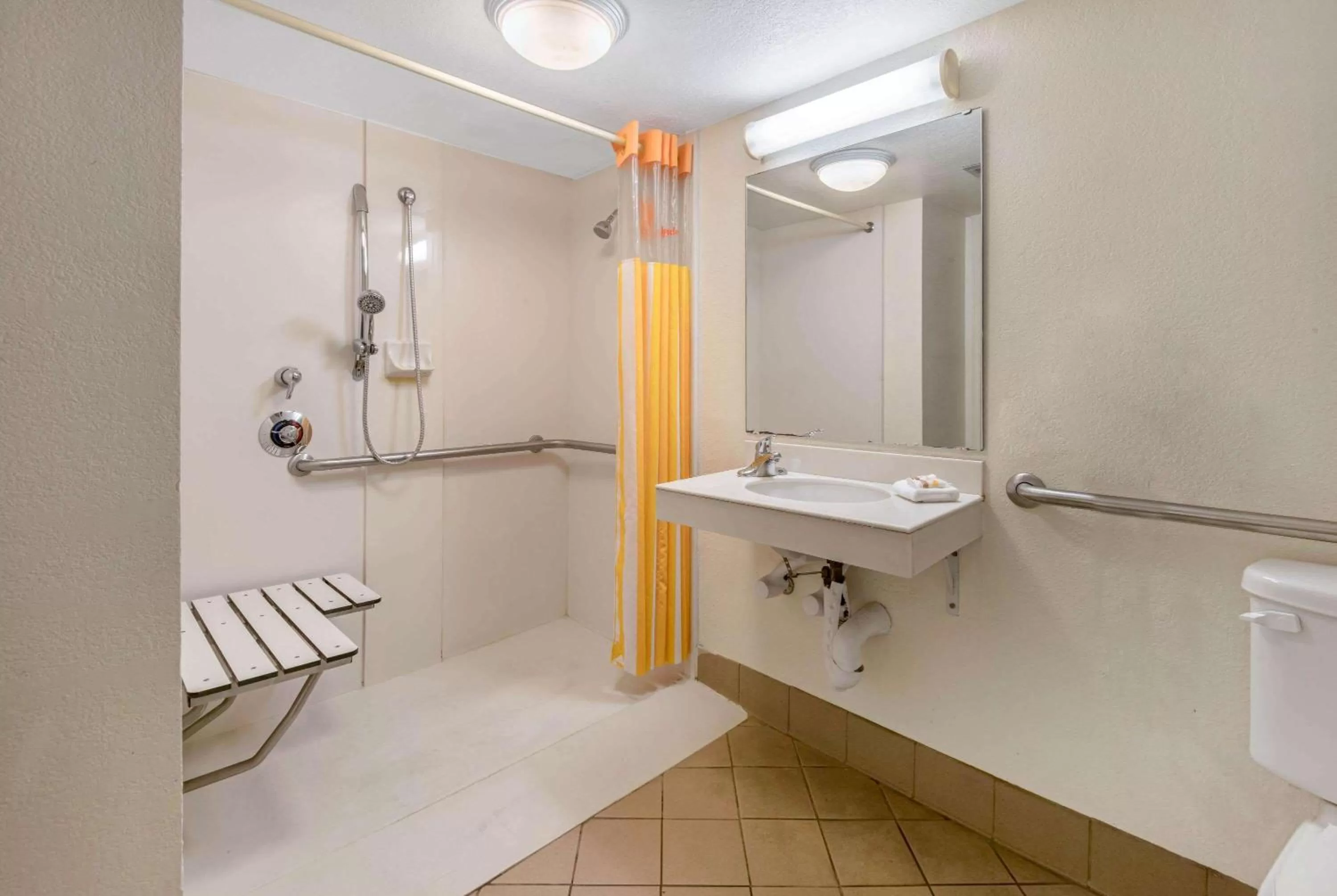 Shower in La Quinta Inn by Wyndham San Antonio Market Square