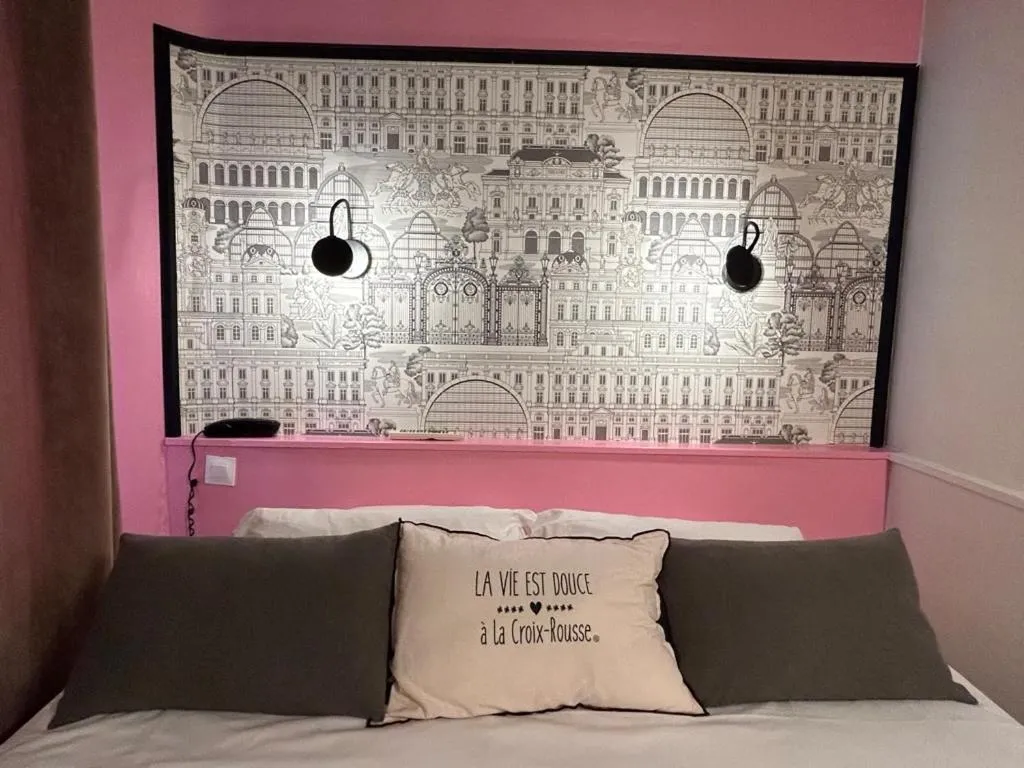 Bed in Hôtel de la Croix-Rousse